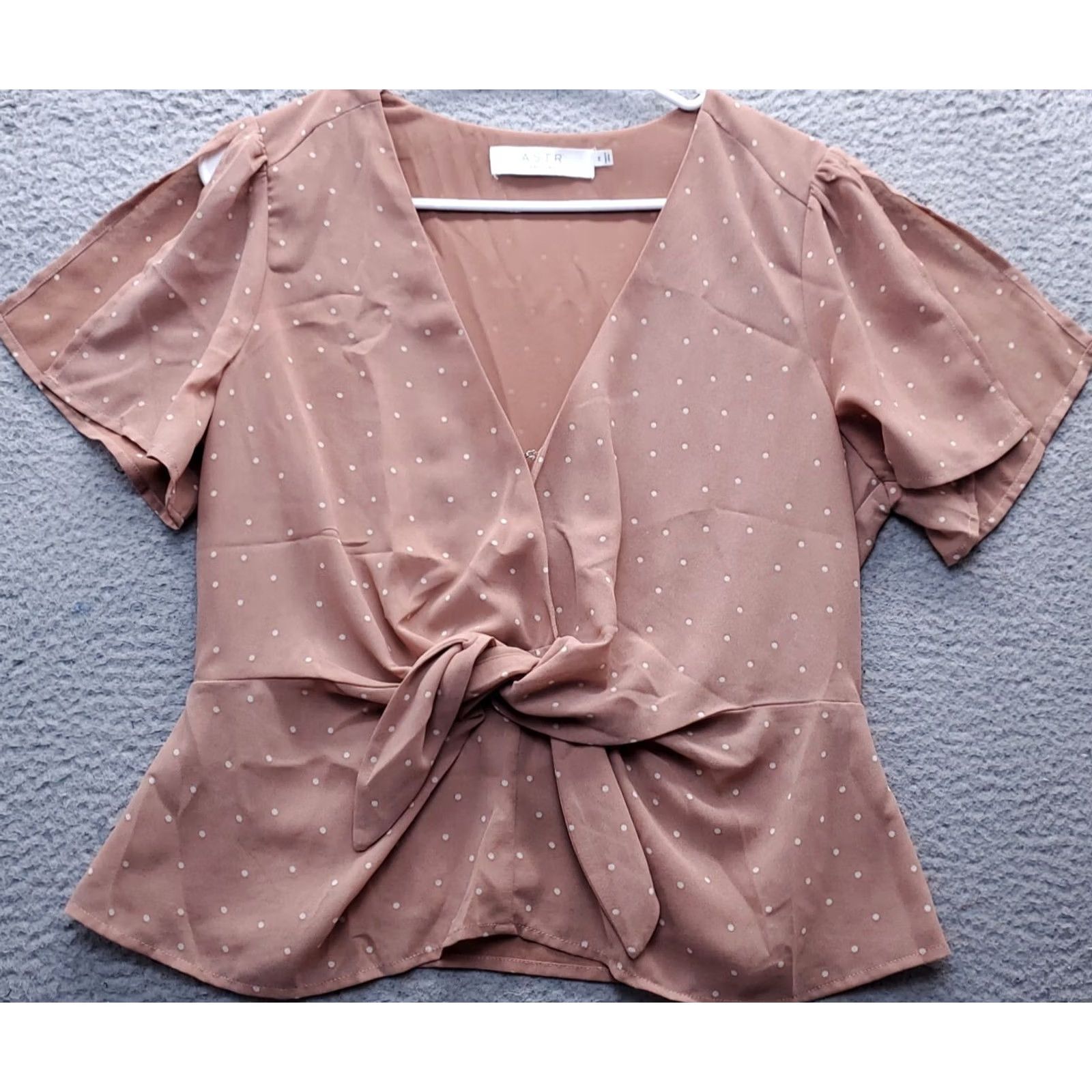 ASTR The Label ASTR The Label Blouse Top Women M Multi Polka Dot Slit Sleeve Knotted Front V-Neck Buttonless Pullover Casual Shirt Size M / US 6-8 / IT 42-44 - 2 Thumbnail
