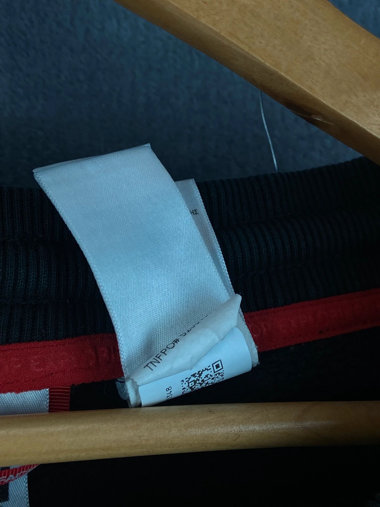The North Face The North Face Black Sweatpants Small Classic Fit Size US 28 / EU 44 - 4 Thumbnail