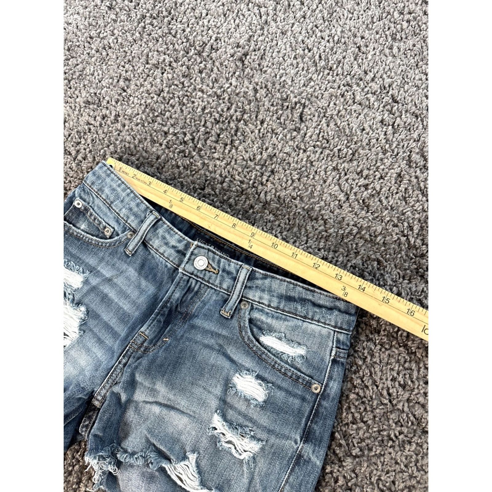 Lucky Brand VINTAGE Lucky Brand Low Rise Shorts Womens 28 Denim Distressed Frayed 90s Cut-Off Mini Blue Size 28" / US 6 / IT 42 - 3 Thumbnail