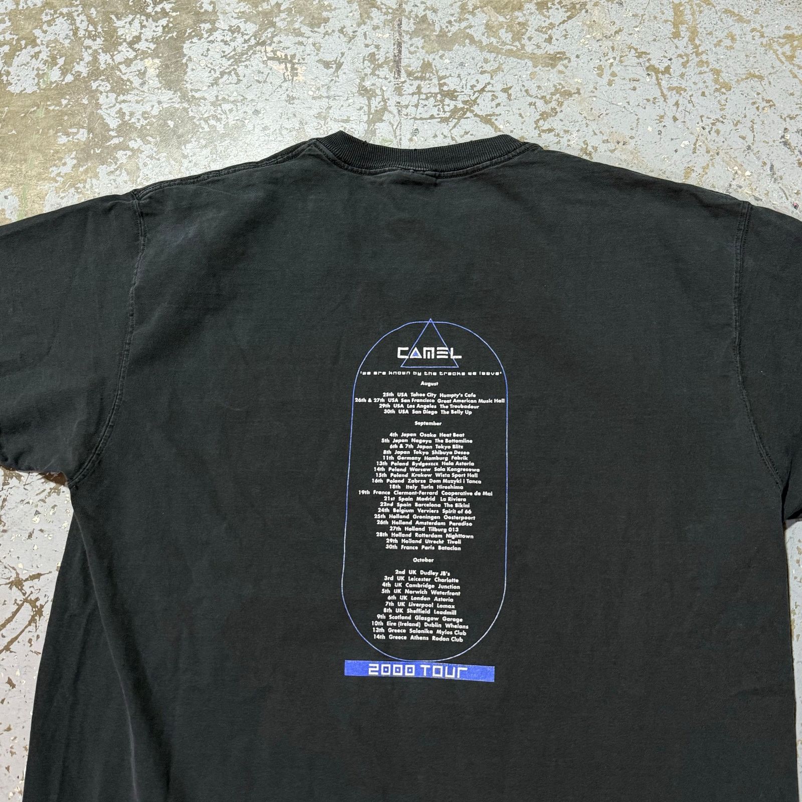 Vintage Vintage Camel 2000 Tour Band Tee XL Size US XL / EU 56 / 4 - 4 Thumbnail