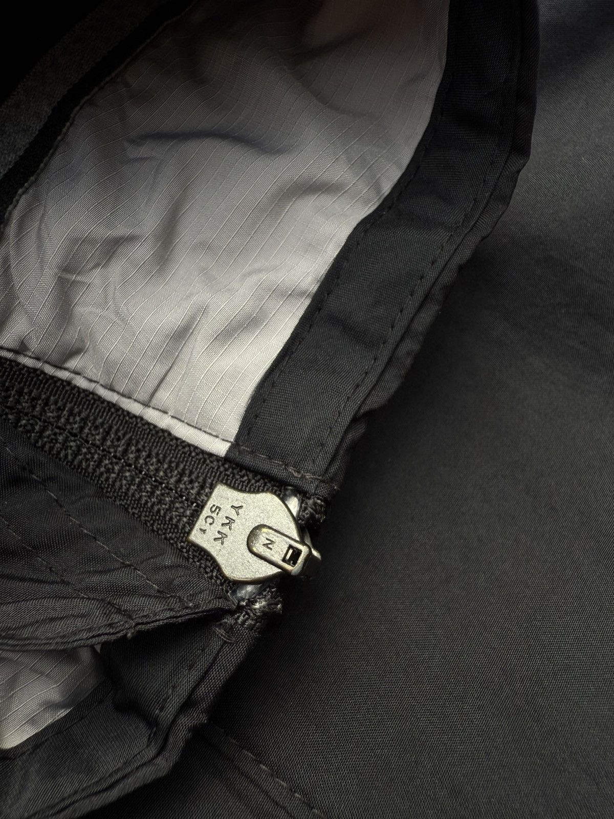 Nike 90’s NIKE RARE ZIP Y2K VINTAGE NYLON RETRO SWOOSH JACKET Size US M / EU 48-50 / 2 - 7 Thumbnail
