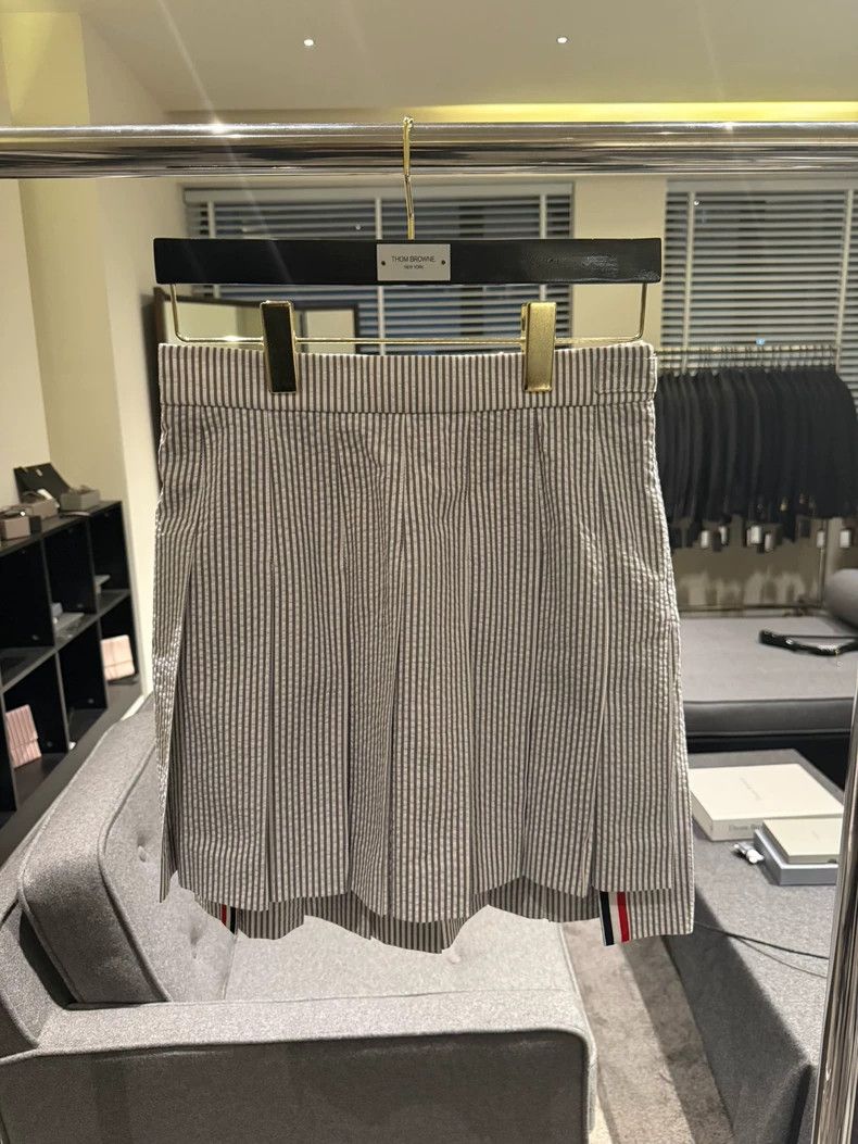 Thom Browne Thom Browne Classic pleated skirt 2503-Nextarrow Size 25" / US 0 / IT 36 - 1 Thumbnail