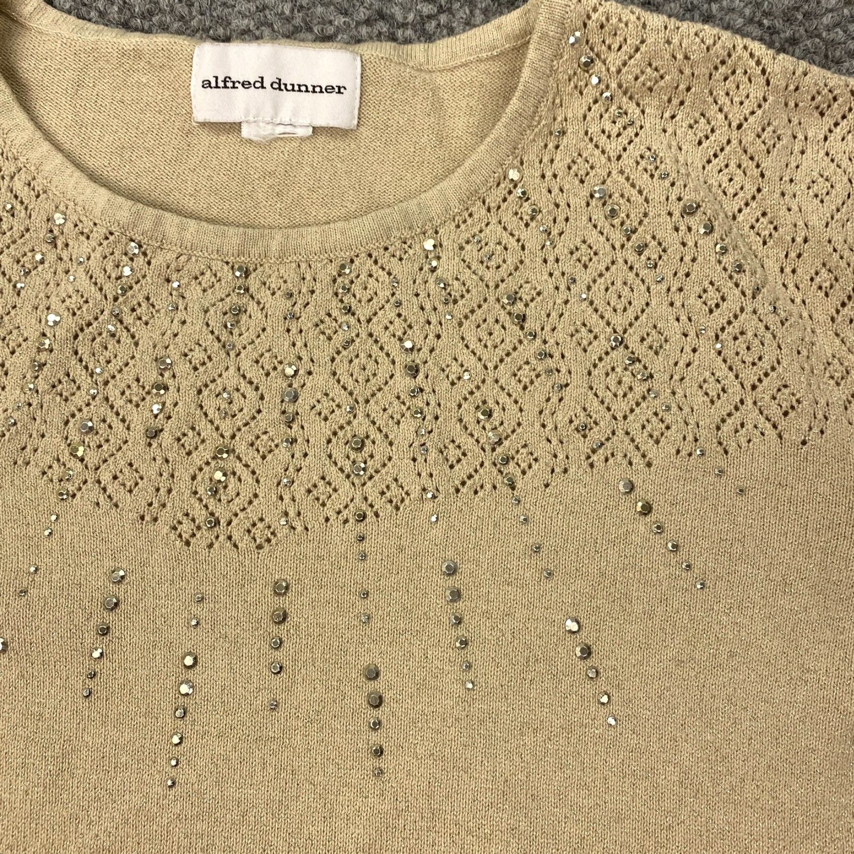 Vintage VINTAGE Alfred Dunner Sweater Womens L Beige Short Sleeve Knit Top Rhinestones Size L / US 10 / IT 46 - 4 Thumbnail