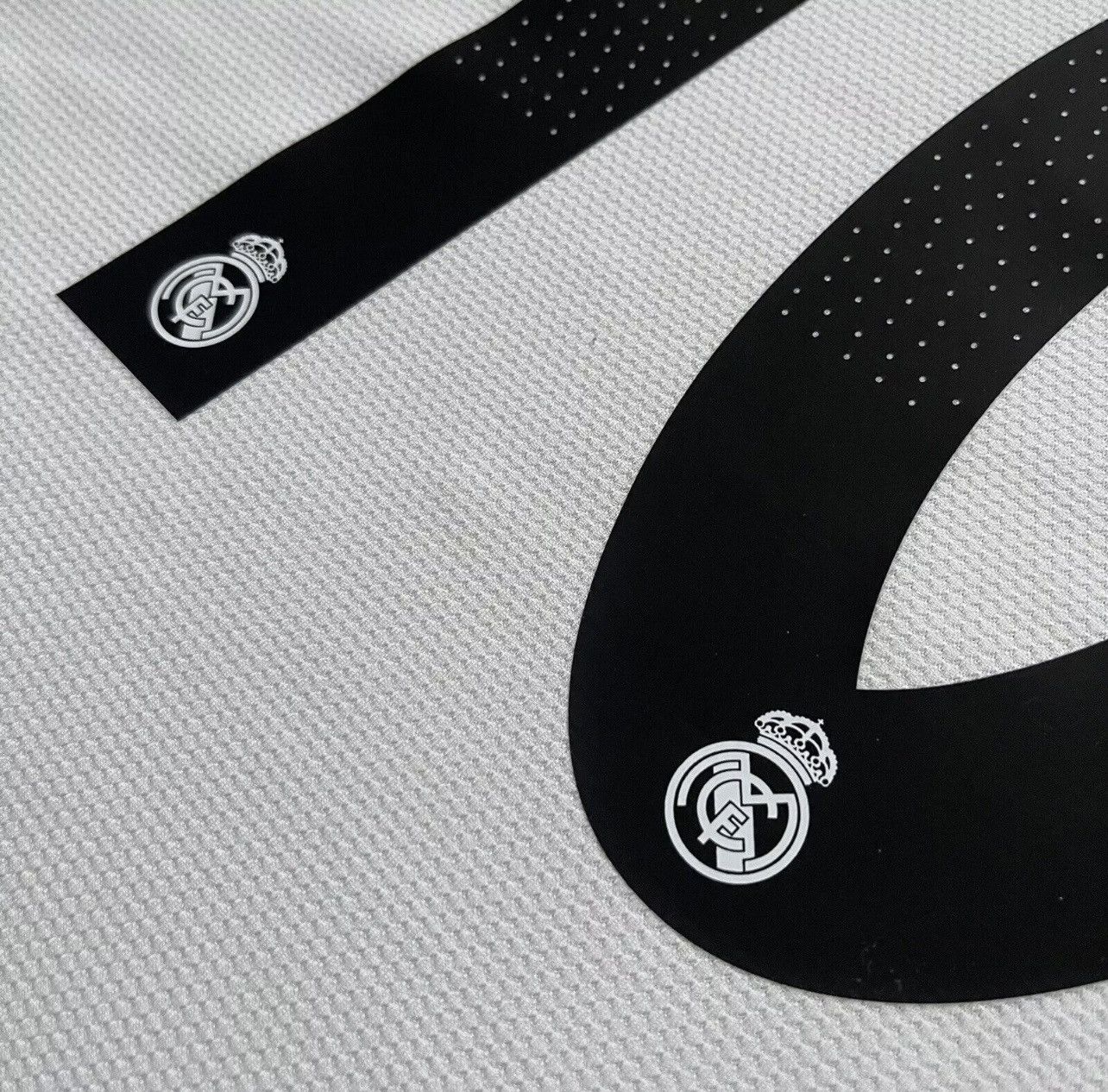 Adidas REAL MADRID ADIDAS 2018/2019 FOOTBALL HOME JERSEY #10 MODRIC Size US M / EU 48-50 / 2 - 10 Thumbnail