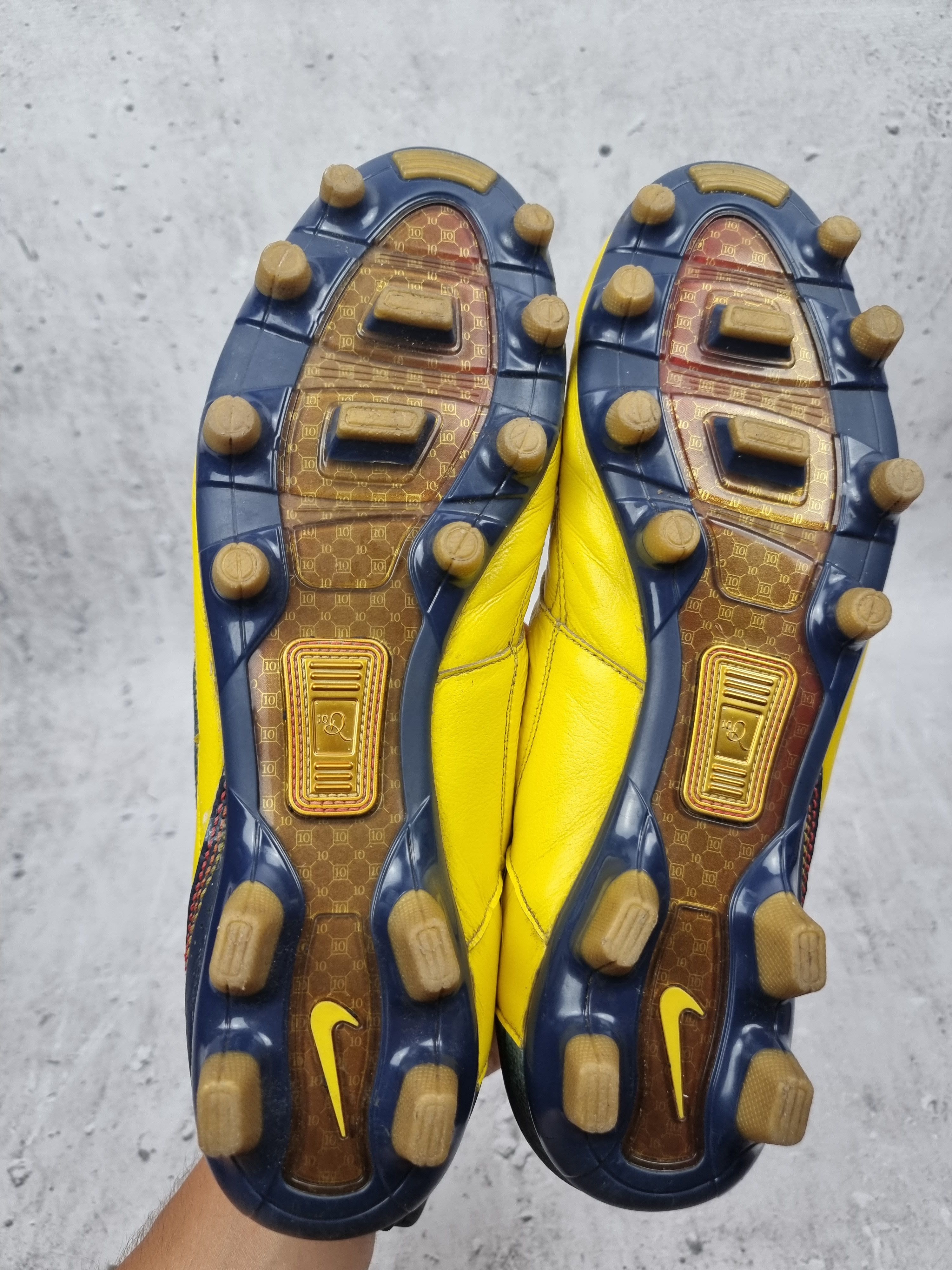 Nike Football shoes nike 44 Ronaldinho r10 vintage rare Size US 11 / EU 44 - 8 Thumbnail