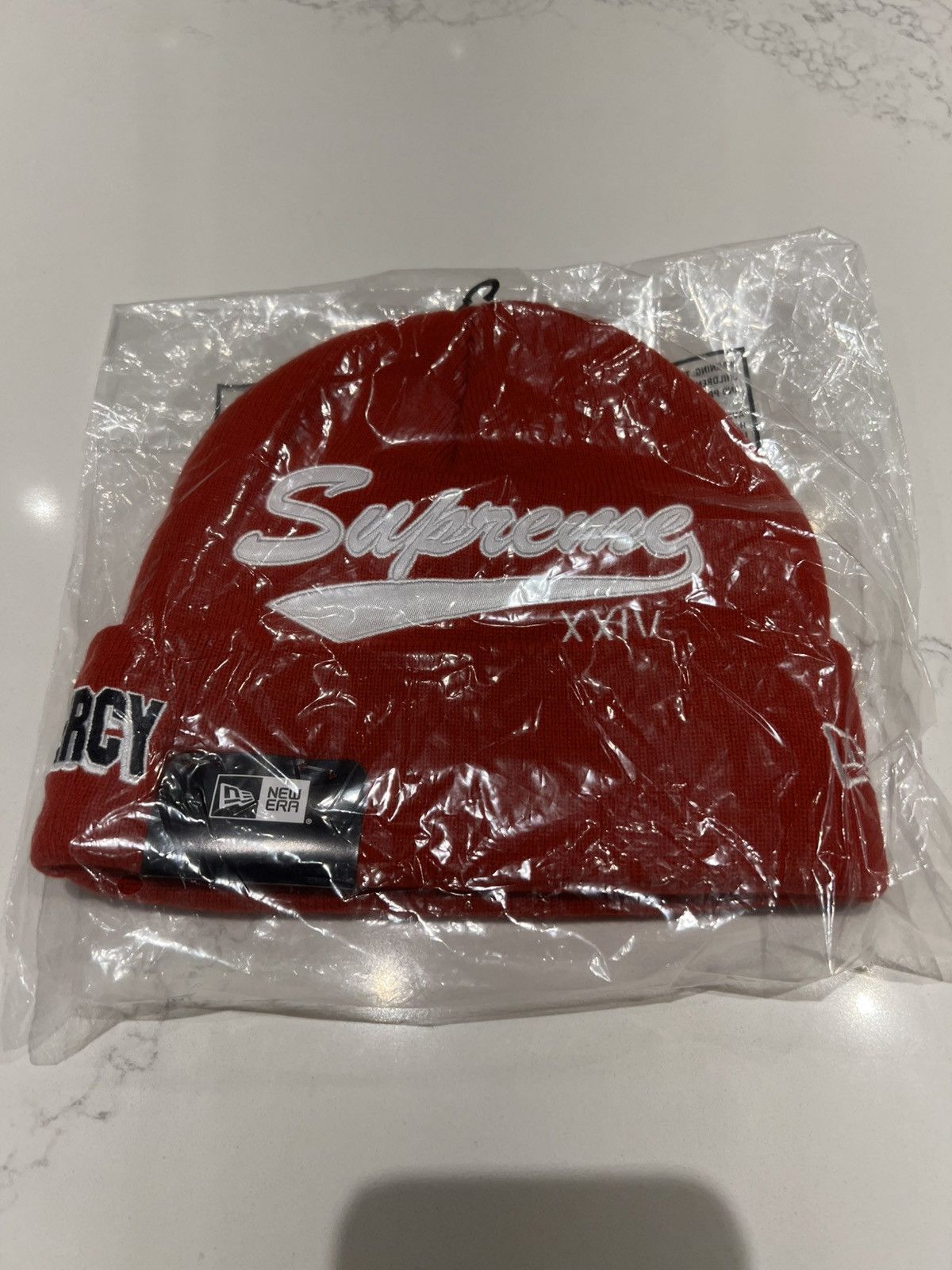 New Era × Supreme Supreme New Era Stacked Beanie SS24 Red Size ONE SIZE - 1 Thumbnail