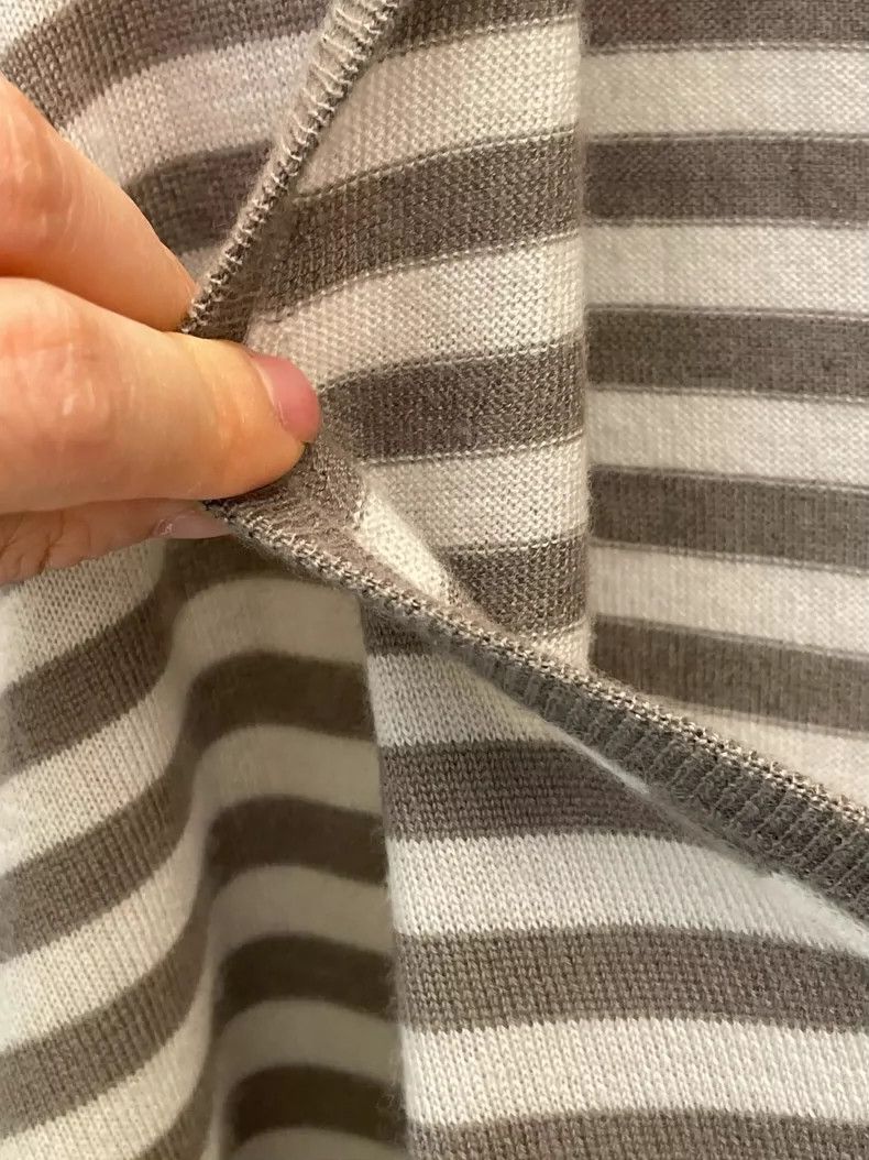 Loro Piana LORO PIANA Gray beige white horizontal striped V-neck cash Size S / US 4 / IT 40 - 5 Thumbnail
