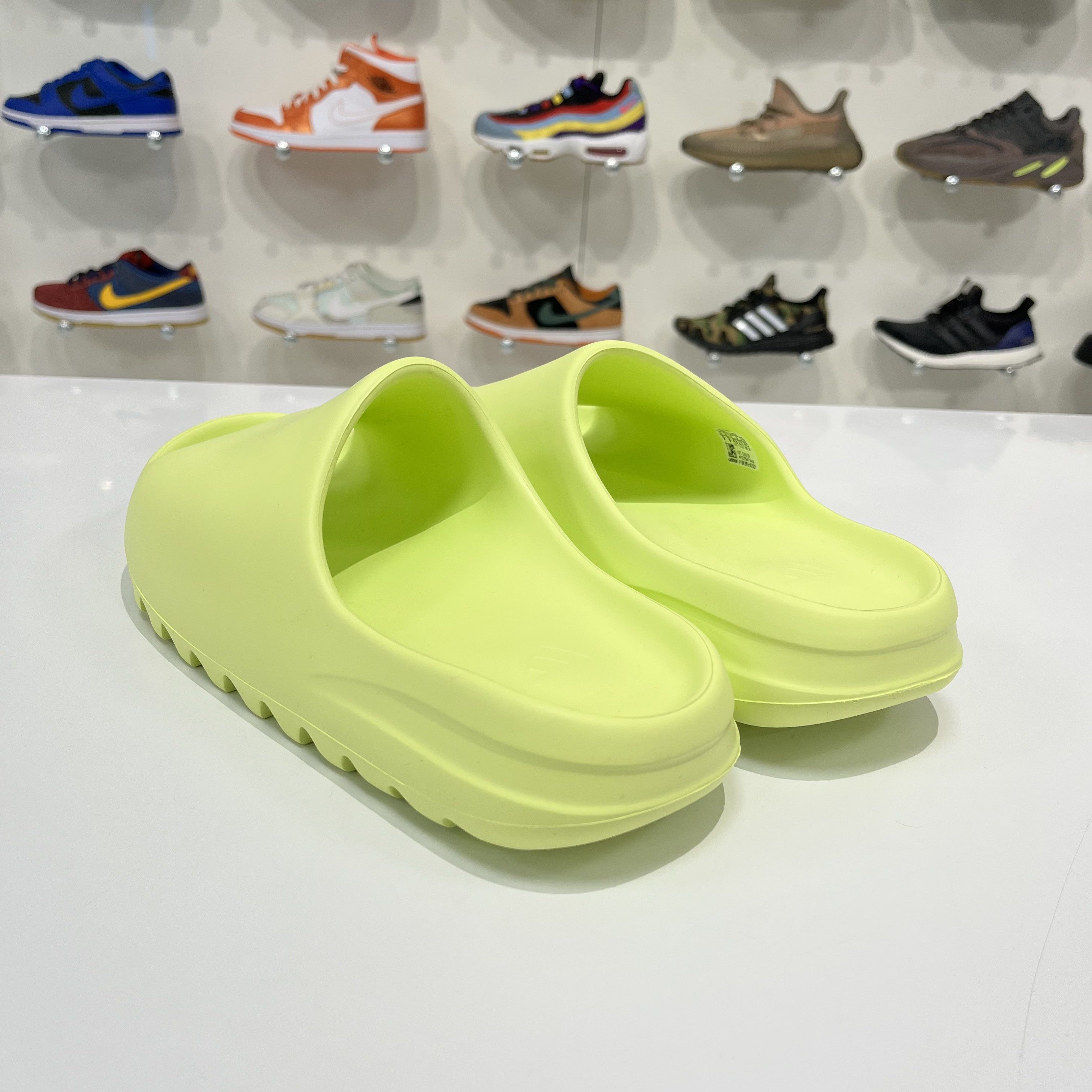Adidas Adidas Yeezy Slide Glow Green Size US 9 / EU 42 - 4 Thumbnail