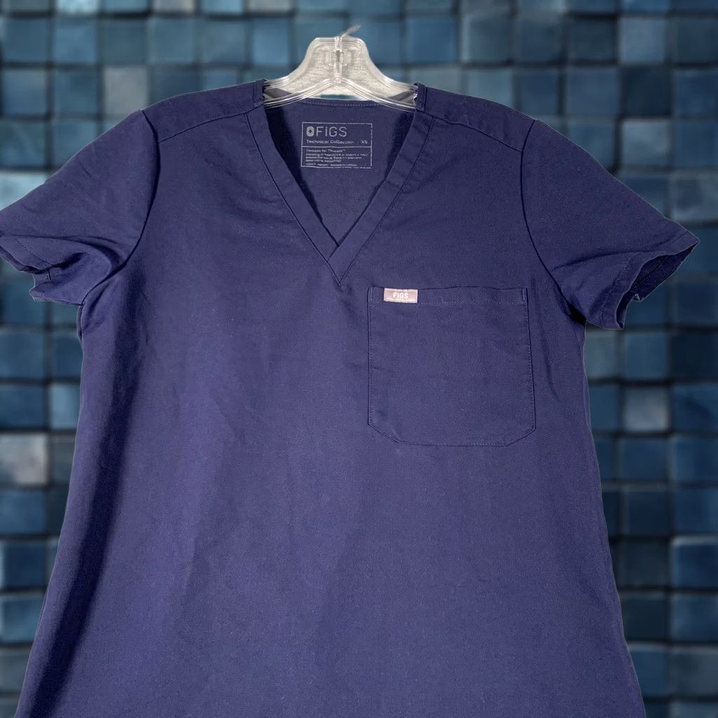 Vintage FIGS Scrub Top Womens XS Blue Technical Collection V Neck Pocket Tunic Size XS / US 0-2 / IT 36-38 - 1 Thumbnail