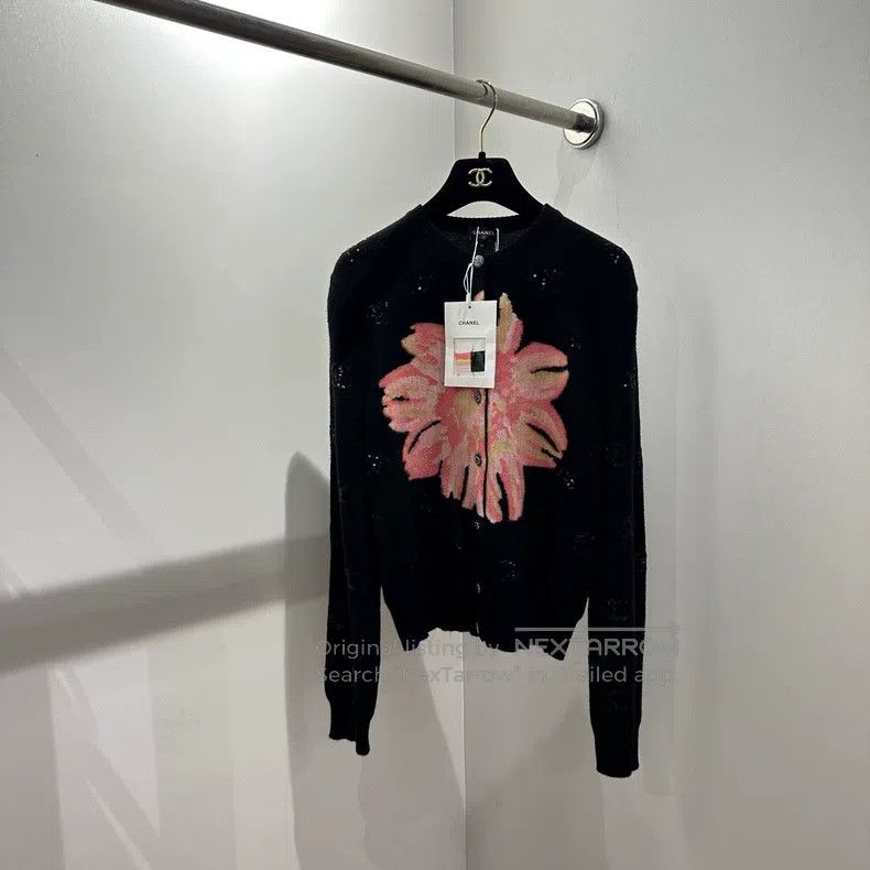 Chanel Chanel Cashmere sequin Logo flower cardigan coat Size XS / US 0-2 / IT 36-38 - 1 Thumbnail