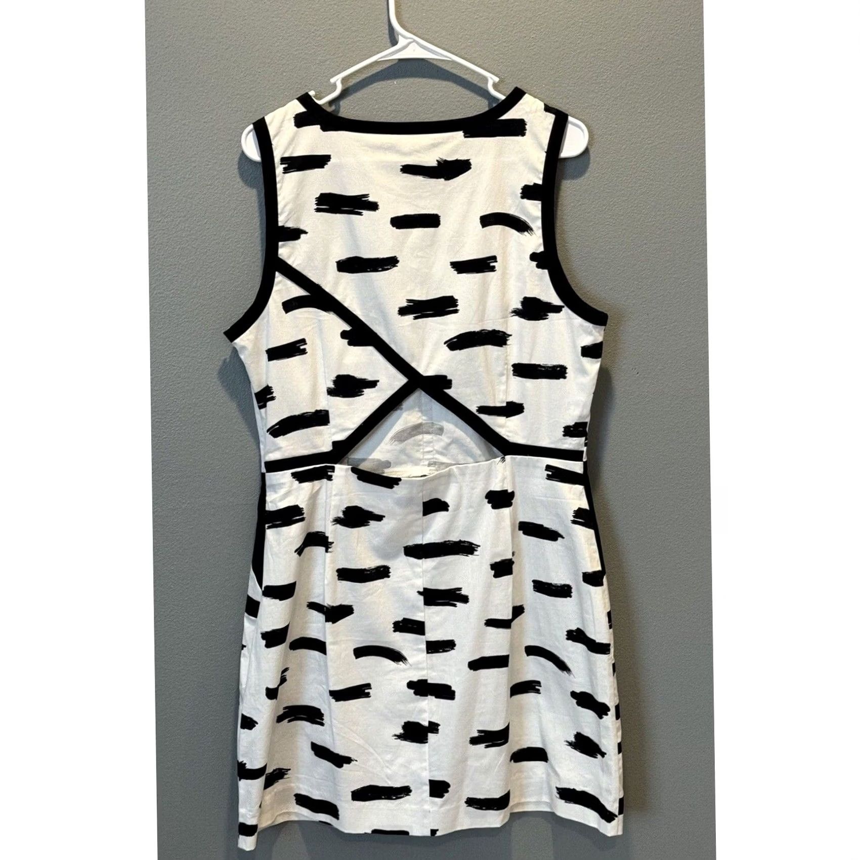Banana Republic Banana Republic Dress Women NWT Black White Cut Out Back Pencil Sleeveless Zip 14 Small Short Open Round Neck Cotton Spandex Dress Women Size XL / US 12-14 / IT 48-50 - 4 Thumbnail