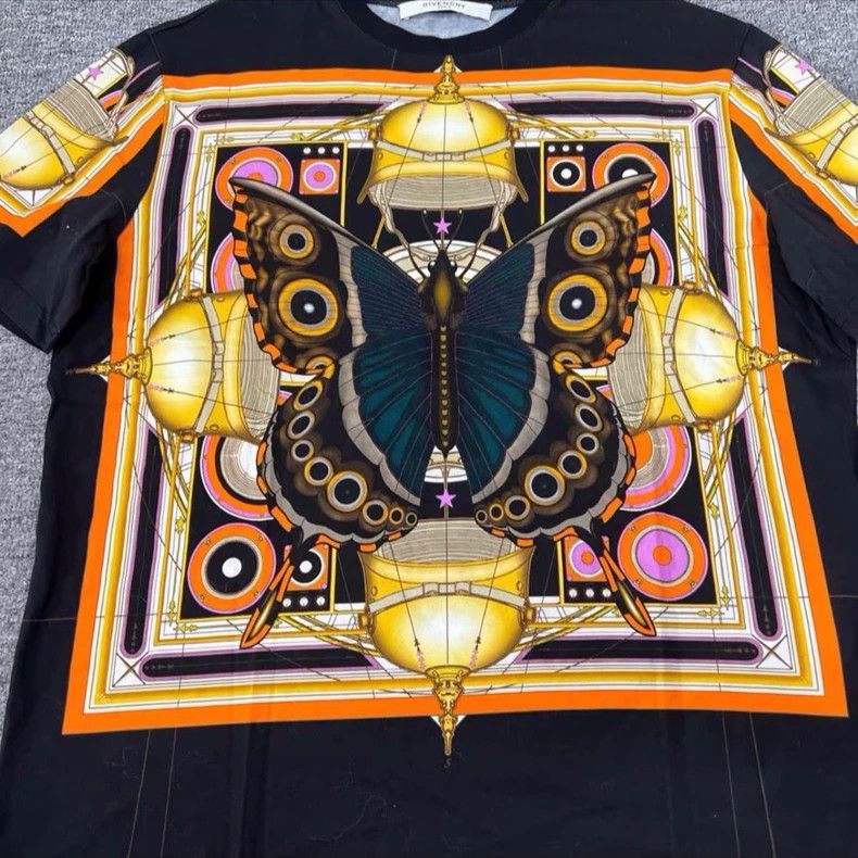 Givenchy Givenchy Classic Short Sleeve T-Shirt Size US M / EU 48-50 / 2 - 6 Thumbnail