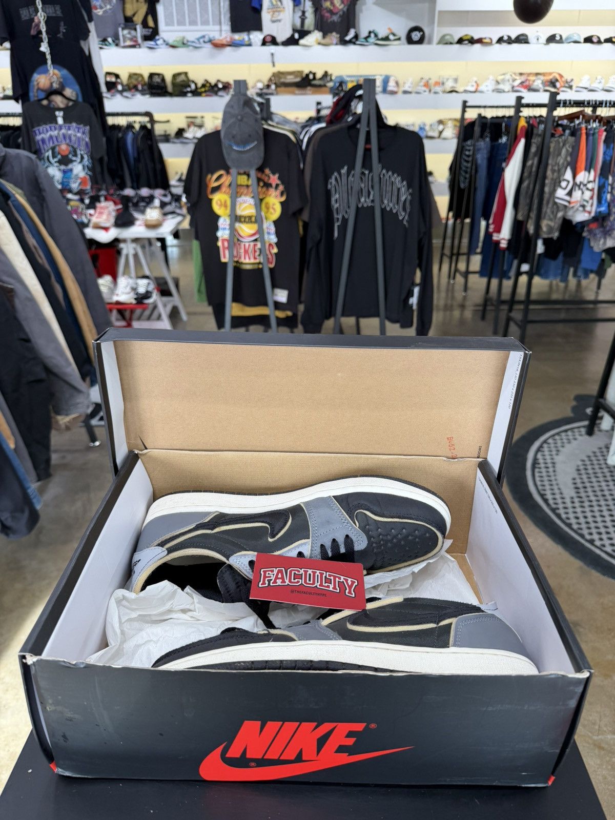 Jordan Brand Jordan 1 Low Black Smoke Grey Size 9 (2022) Size US 9 / EU 42 - 11 Thumbnail