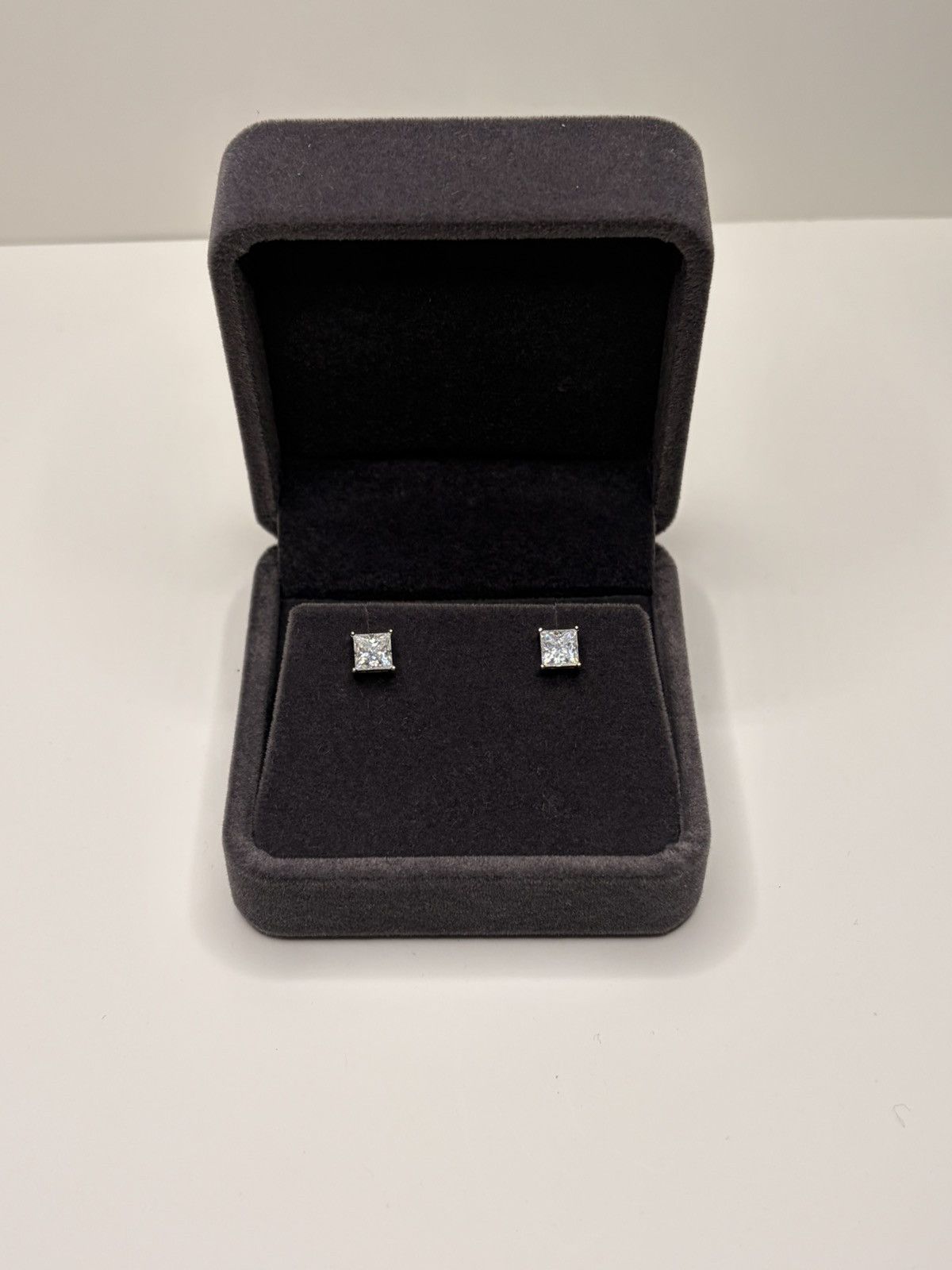 The Unbranded Brand Princess cut Moissanite Earings Size ONE SIZE - 2 Thumbnail