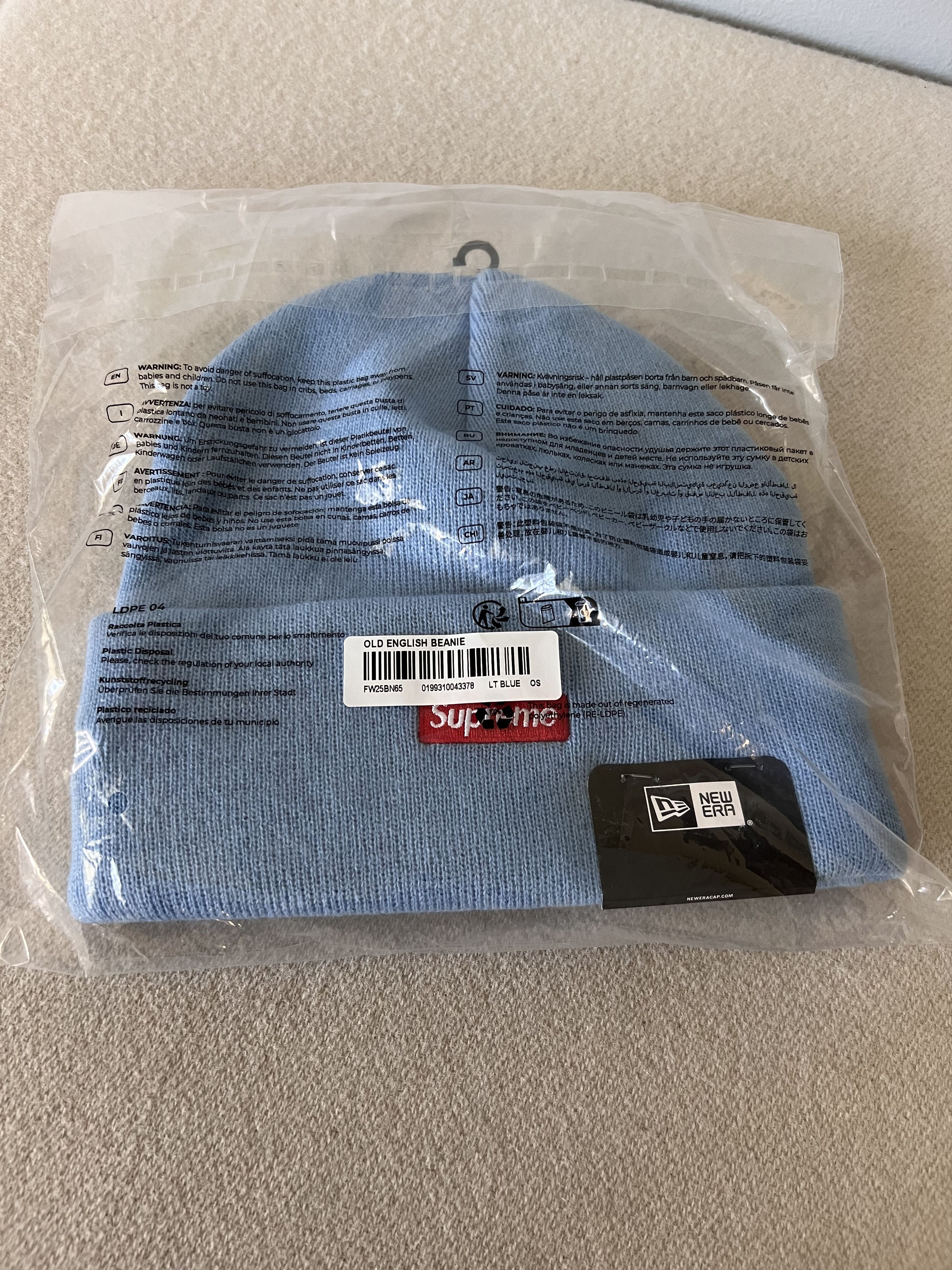 New Era × Supreme Supreme New Era Old English Beanie in Light Blue Size ONE SIZE - 3 Thumbnail
