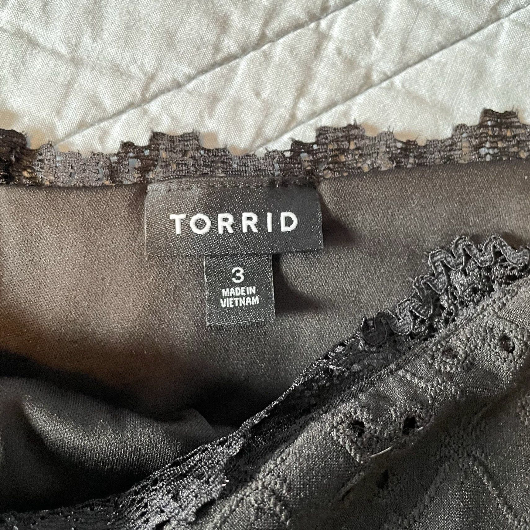 Torrid Torrid Black Stretch Eyelet Peplum Peasant Blouse 3X Goth Fairy Poetcore Size XXL / US 16-18 / IT 52-54 - 6 Thumbnail