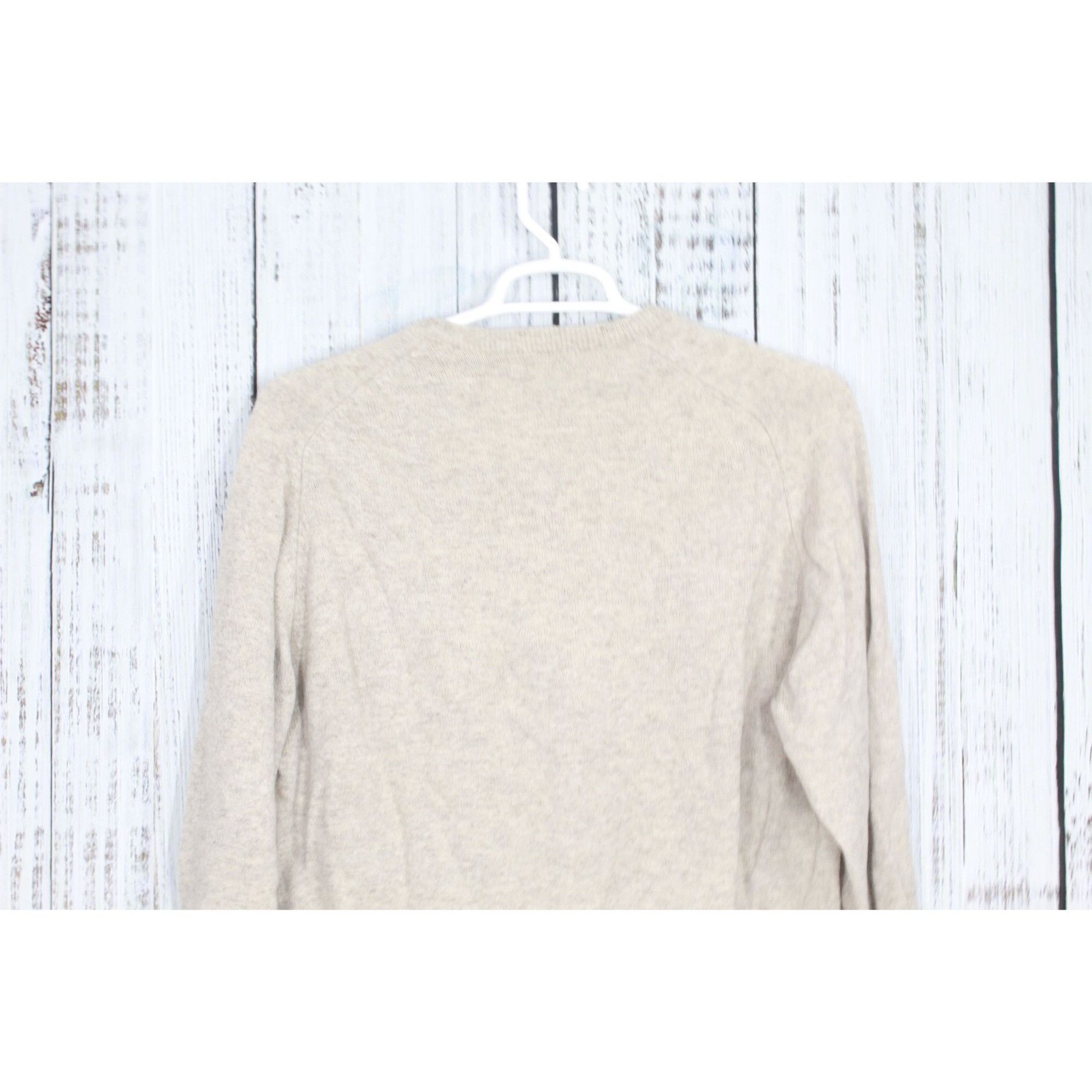L.L. Bean Vintage LL Bean Lambswool V-Neck Sweater Tan L Size US L / EU 52-54 / 3 - 4 Thumbnail