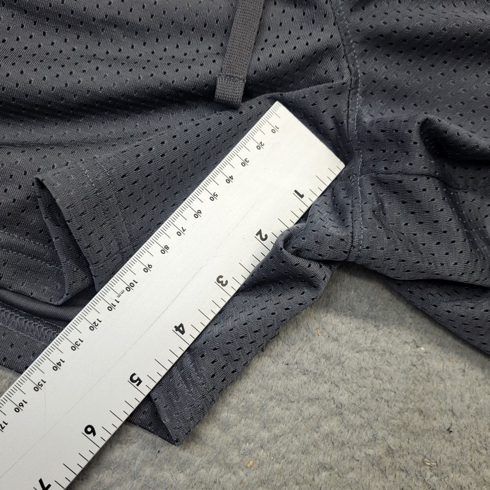 Under Armour Under Armour UA Icon Shorts Men L Gray Lightweight Timberwolf Sweat-Wicking Sports Athletic Shirt? Size US 33 - 5 Thumbnail