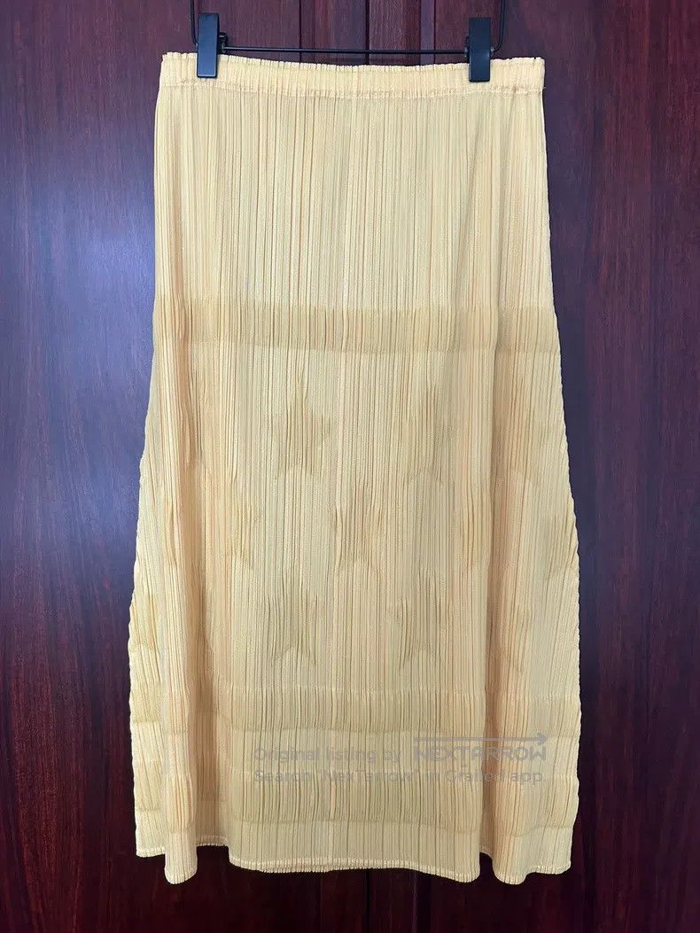 Issey Miyake Issey Miyake size:3 Yellow Star Embossed Midi Skirt Size 31" - 1 Thumbnail