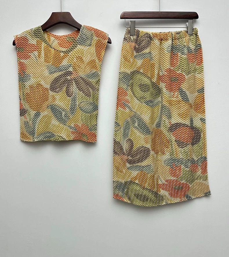 Issey Miyake Issey Miyake Colorful oil painting floral skirt Size 25" / US 0 / IT 36 - 1 Thumbnail