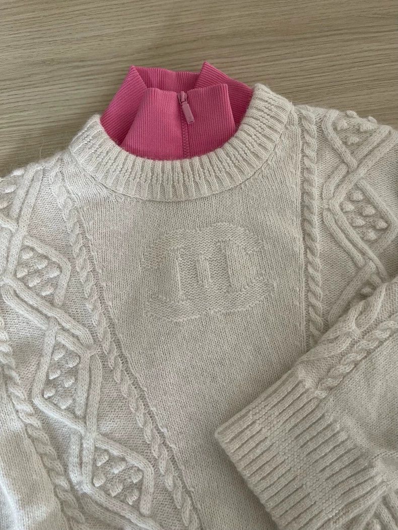 Chanel Chanel 22k pink neckline white sweater Size XS / US 0-2 / IT 36-38 - 4 Thumbnail
