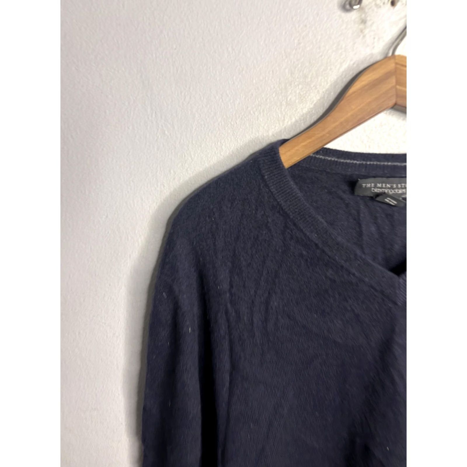 Bloomingdale's VINTAGE? No — The Men's Store at Bloomingdale's Sweater Mens 2XL Navy Cashmere V-Neck Pullover Size US XXL / EU 58 / 5 - 2 Thumbnail