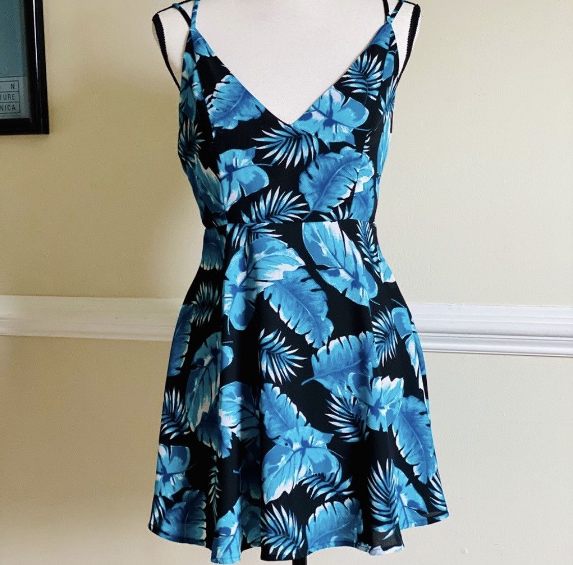 Forever 21 FOREVER 21 OPEN BACK DOUBLE STRAP MINI DRESS Size M / US 6-8 / IT 42-44 - 8 Thumbnail