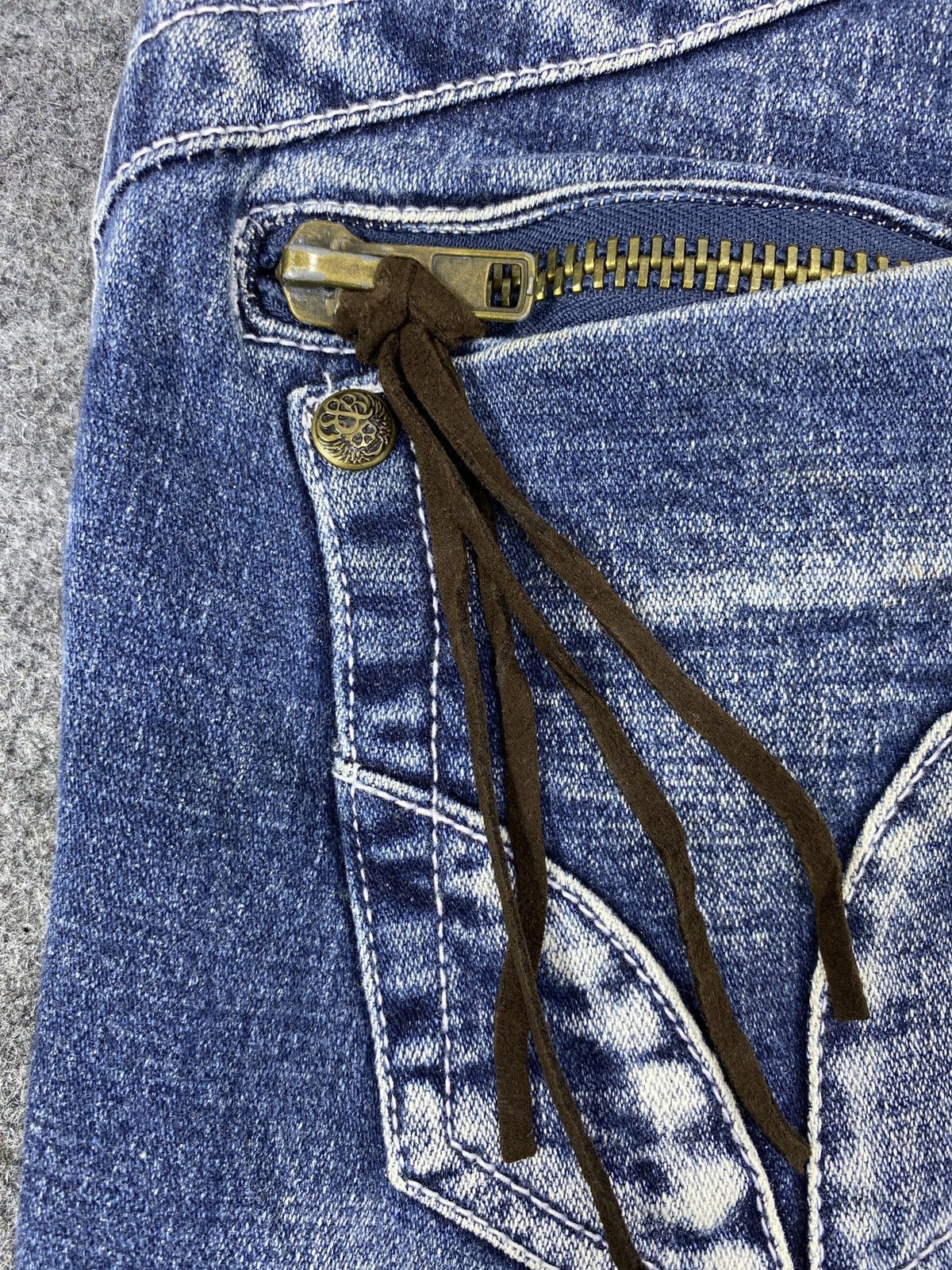 Japanese Brand × Jean Skull Button Sky Bomber Blue Wash Flare Jeans - J1061 Size 27" / US 4 / IT 40 - 11 Thumbnail