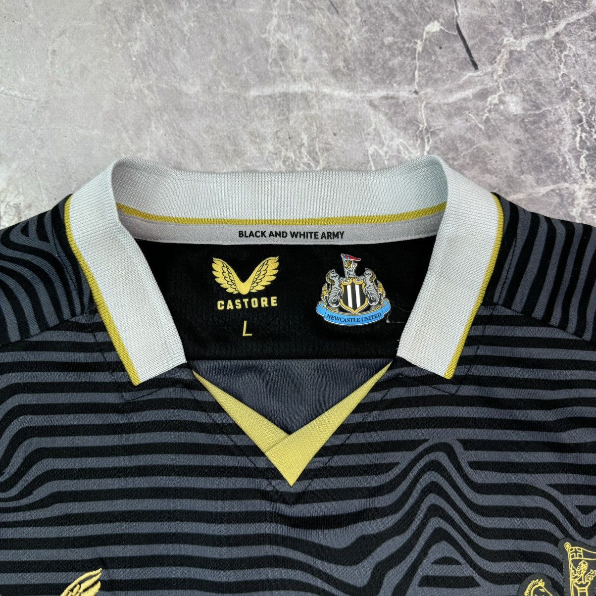 Vintage Newcastle United Castore Jersey 2021-22 Away Football Shirt Size US L / EU 52-54 / 3 - 6 Thumbnail