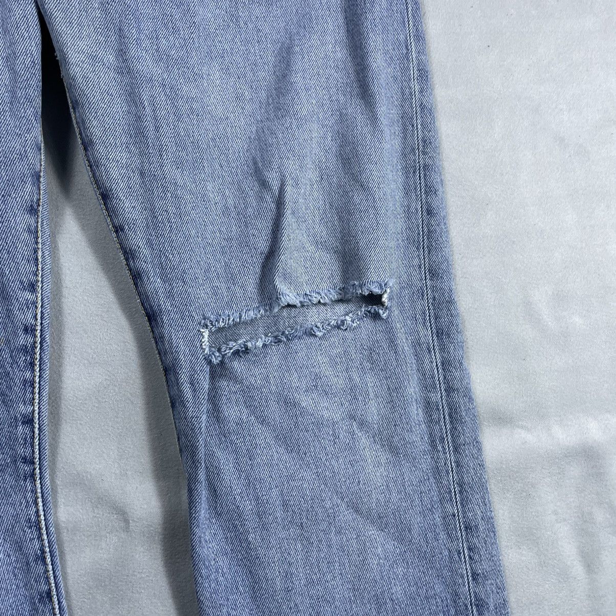 Saint Laurent Paris SAINT LAURENT PARIS AW17 D14 RIPPED DENIM PANTS Size US 31 - 4 Thumbnail