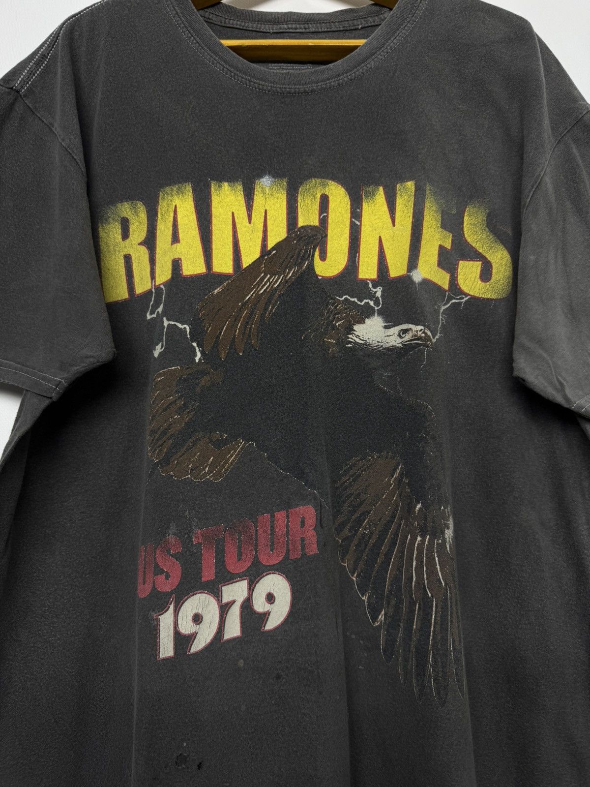 Vintage Vintage Y2k Ramones Rock Band Tee Size US S / EU 44-46 / 1 - 3 Thumbnail