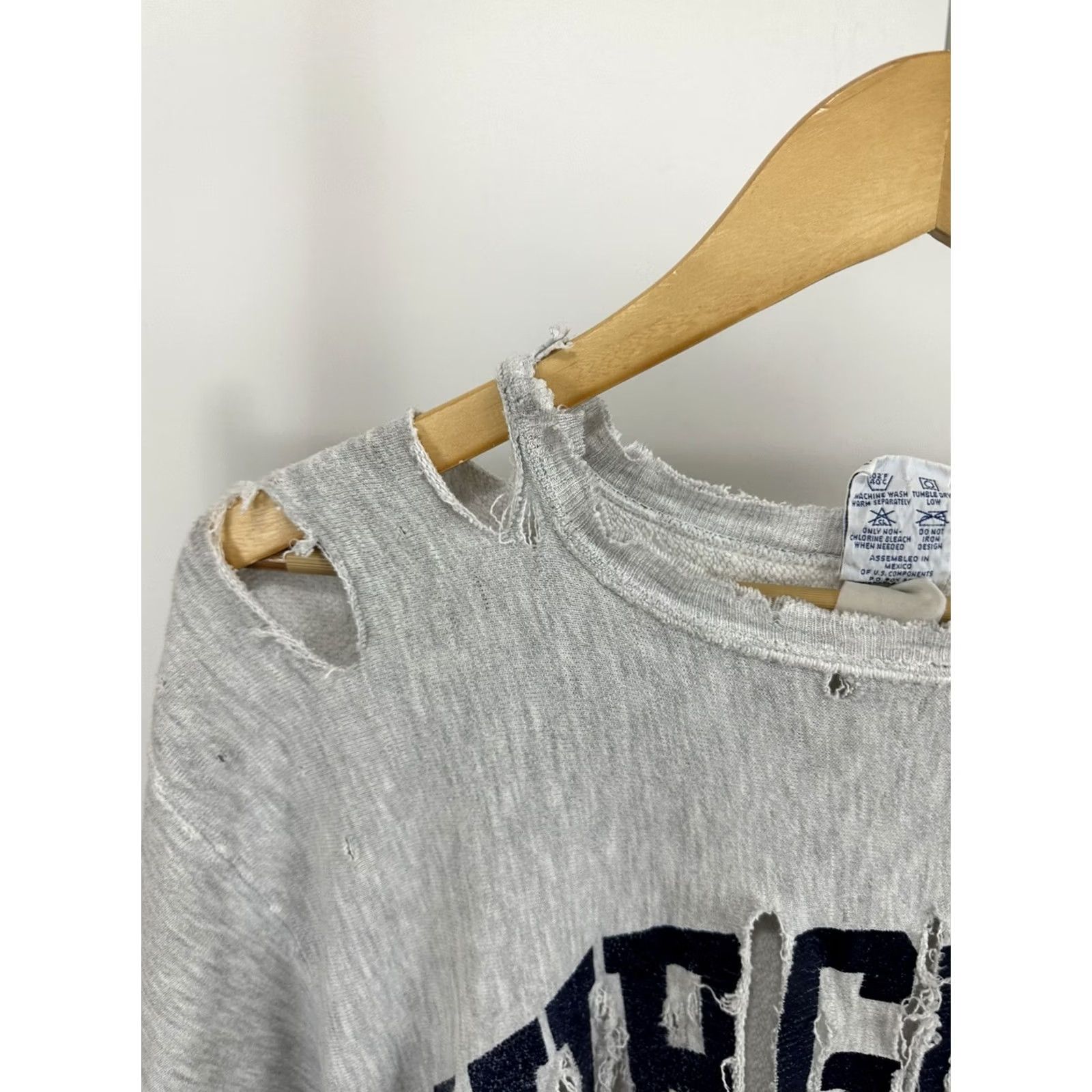 Champion VTG Champion Reverse Weave Sweatshirt Distressed WORN WIP Gray L Men Mens Shirt Pullover 90s Virginia Size US L / EU 52-54 / 3 - 6 Thumbnail