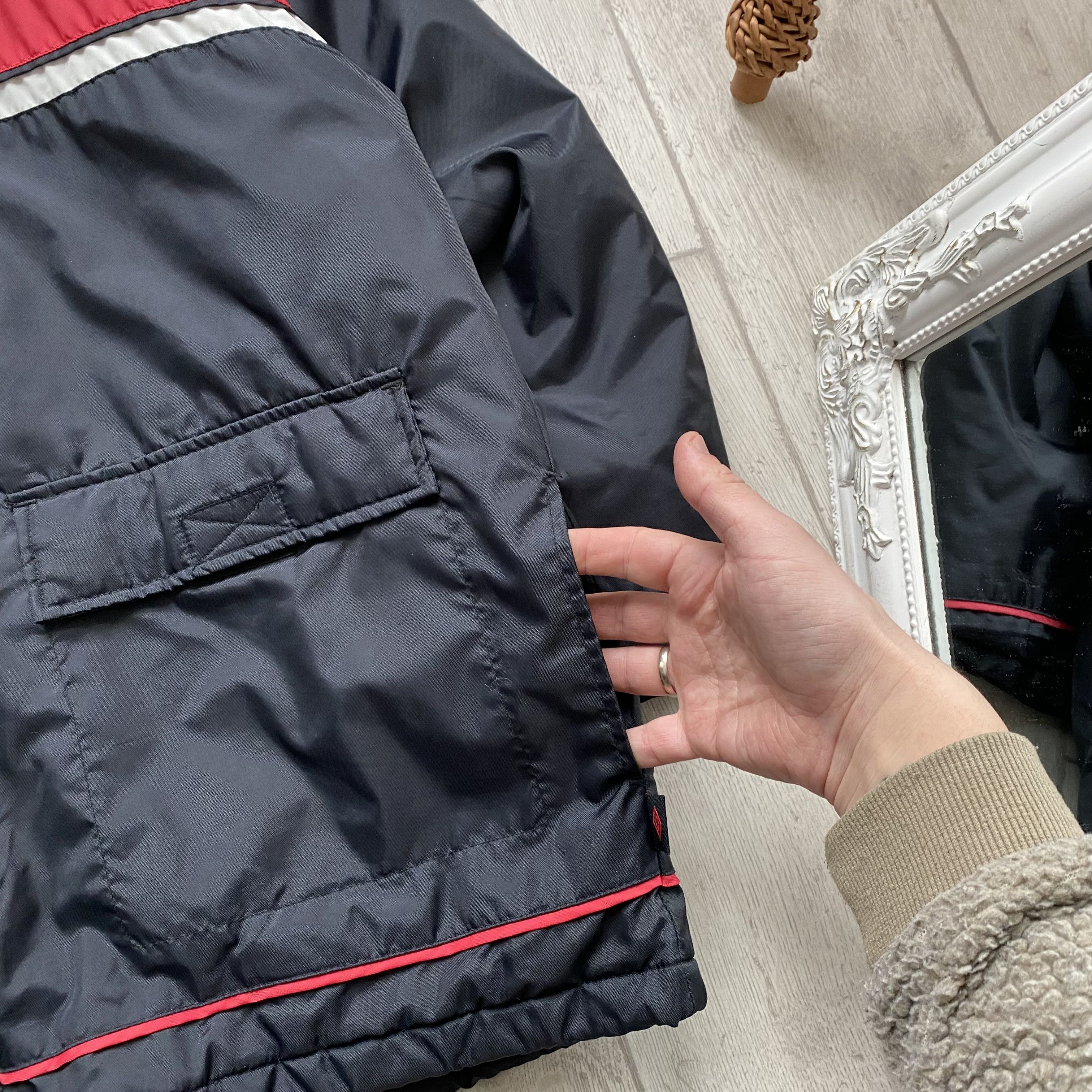 Umbro Vintage 90s Umbro Nylon Jacket Puffer Manchester soccer team Size US L / EU 52-54 / 3 - 5 Thumbnail