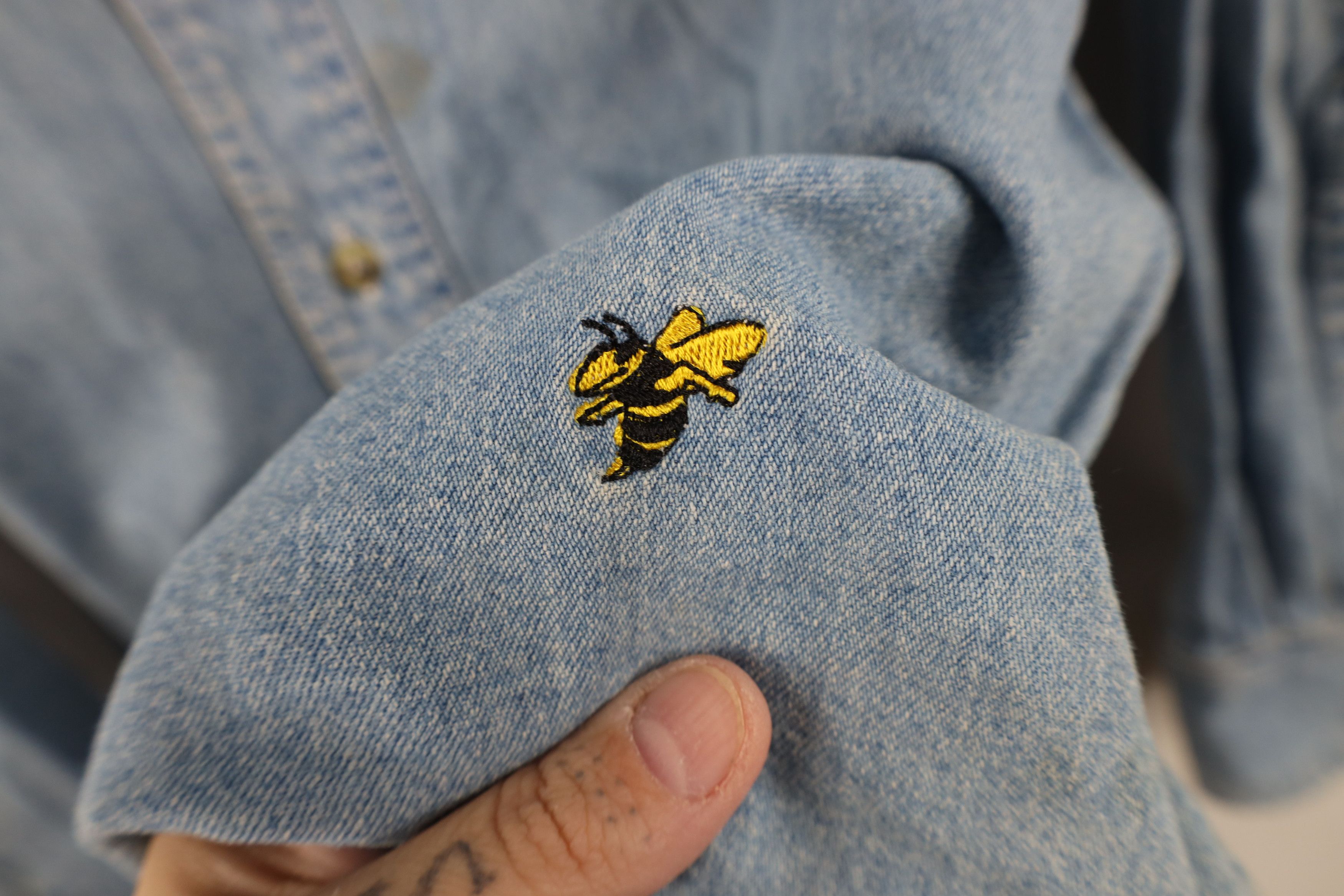 Vintage Vintage 90s Streetwear Bee Denim Jean Button Down Shirt Blue Size US XS / EU 42 / 0 - 4 Thumbnail