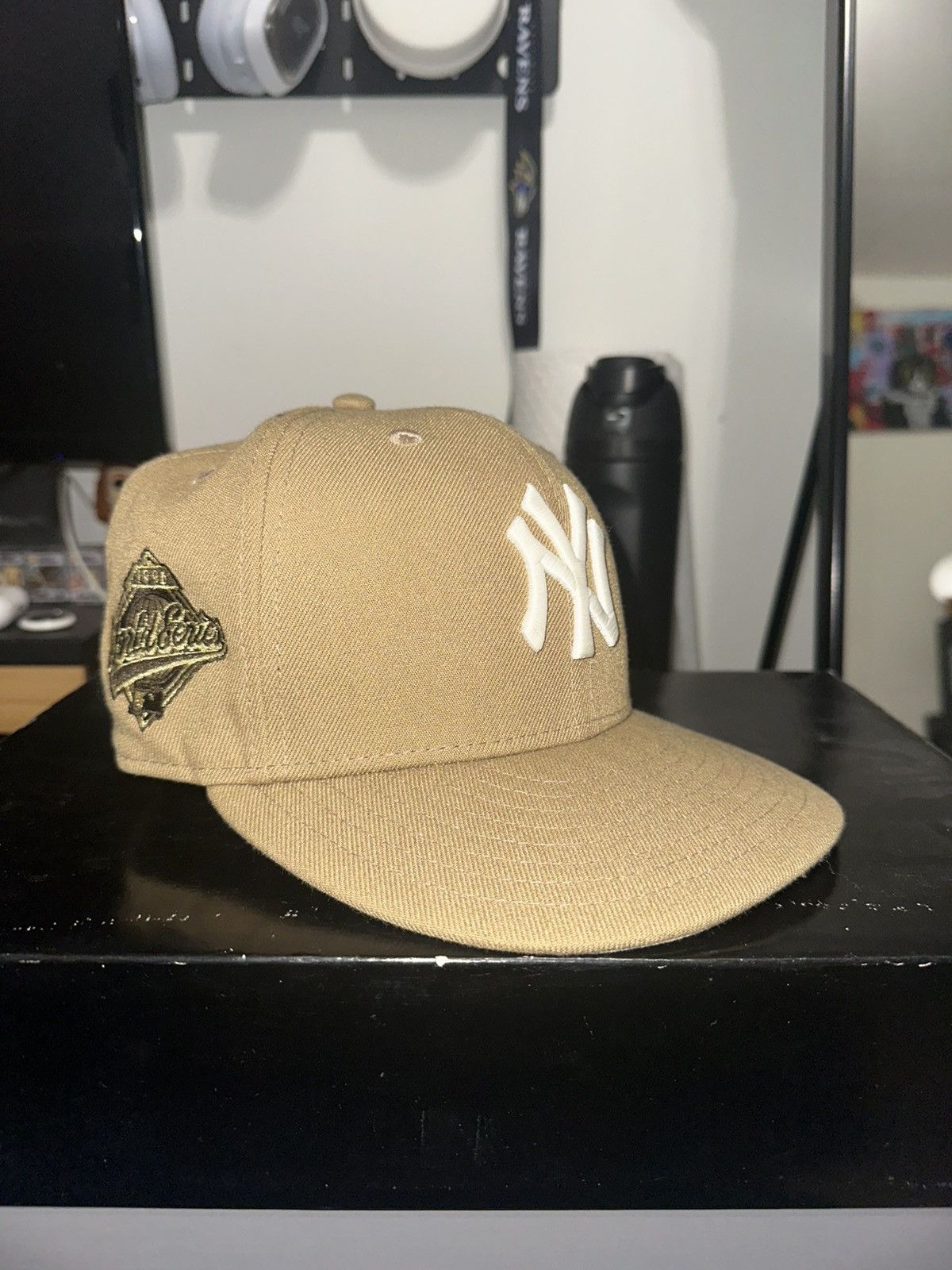 Yankees fitted hat PINK brim 7 1/8