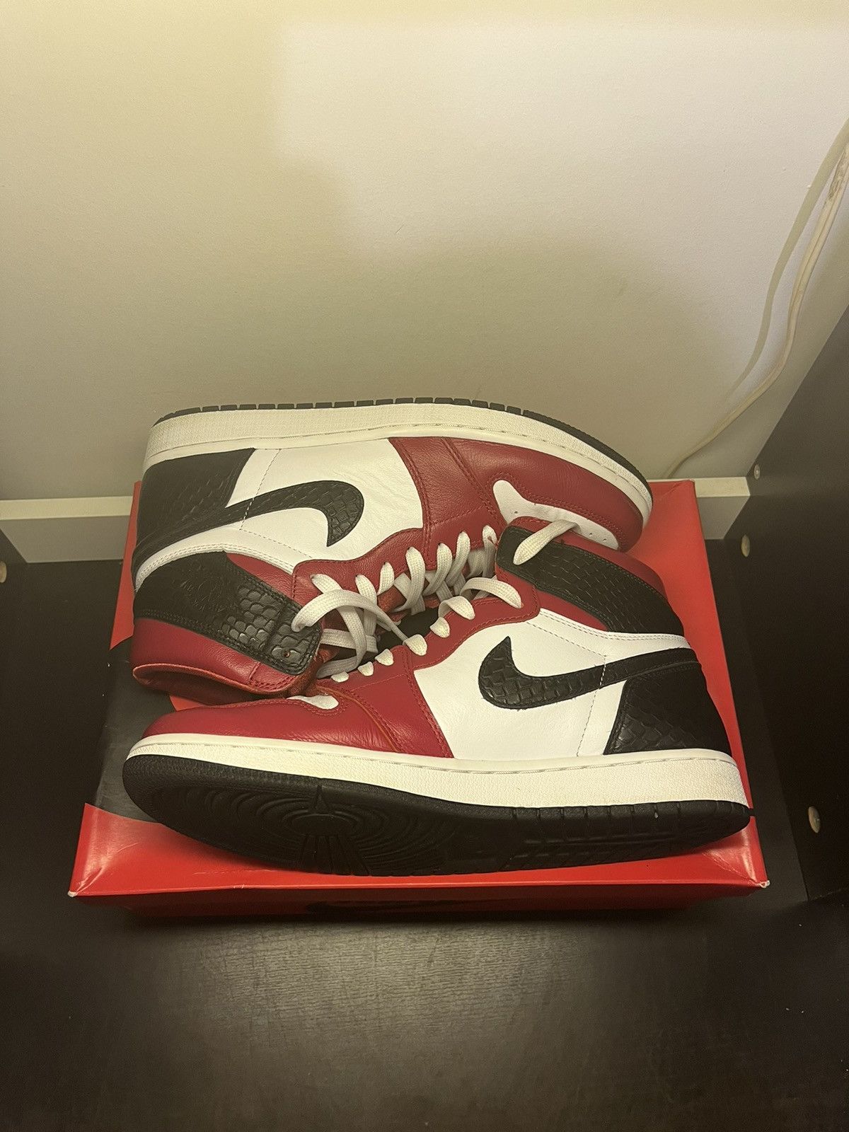 Jordan Brand Jordan 1 Satin Snake Chicago Women’s 10.5 Men’s 9 CD0461-601 Size US 9 / EU 42 - 4 Thumbnail