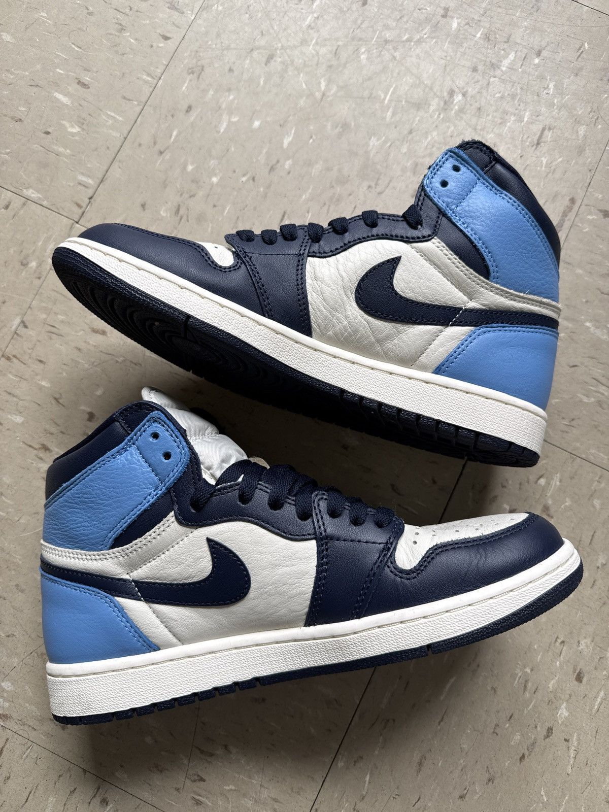 Jordan Brand Air Jordan 1 High Obsidian - 8.5M Size US 8.5 / EU 41-42 - 2 Thumbnail