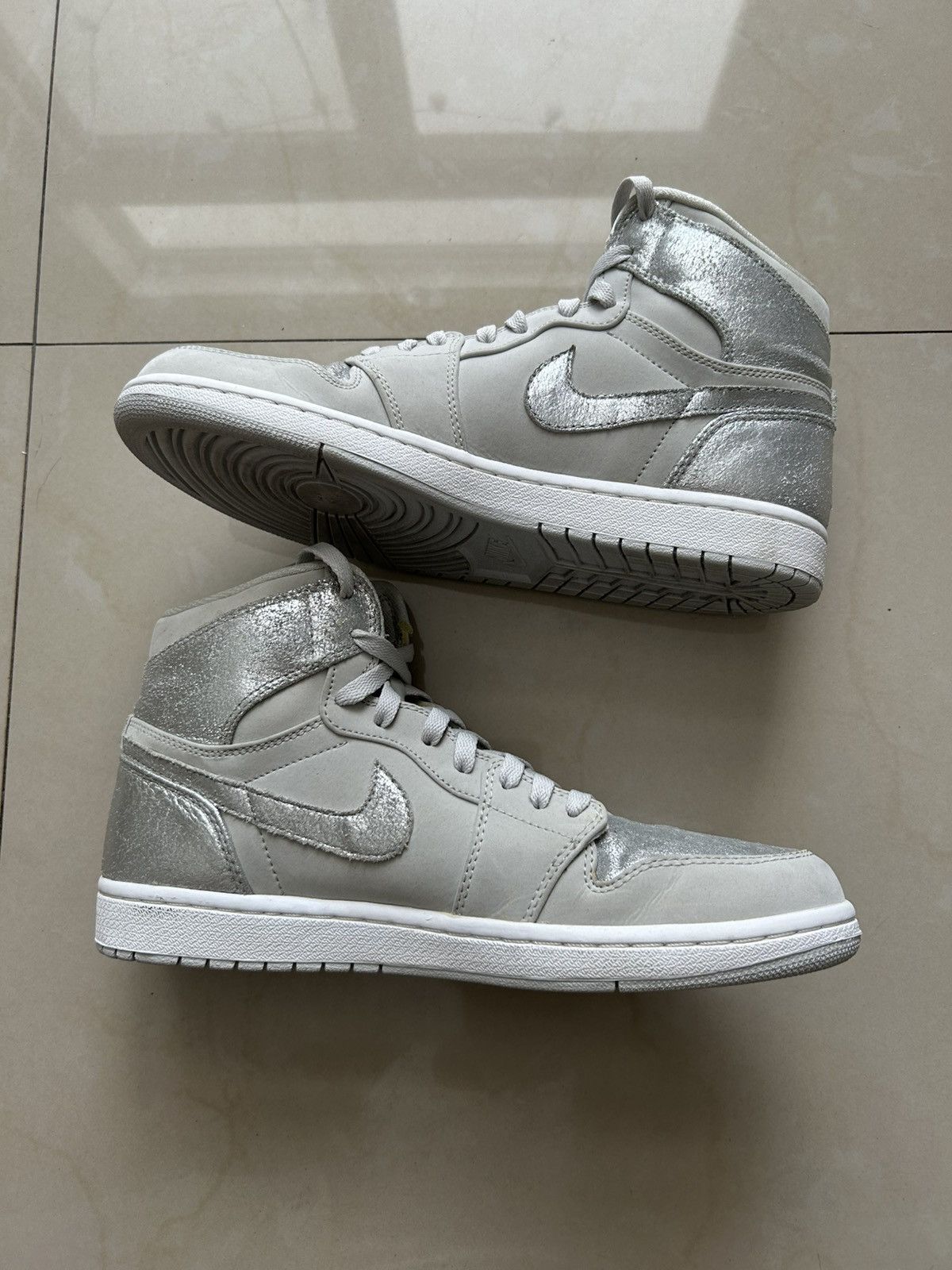 Jordan Brand 2006 Jordan 1 Silver CO JP with Suitcase Size US 11 / EU 44 - 2 Thumbnail