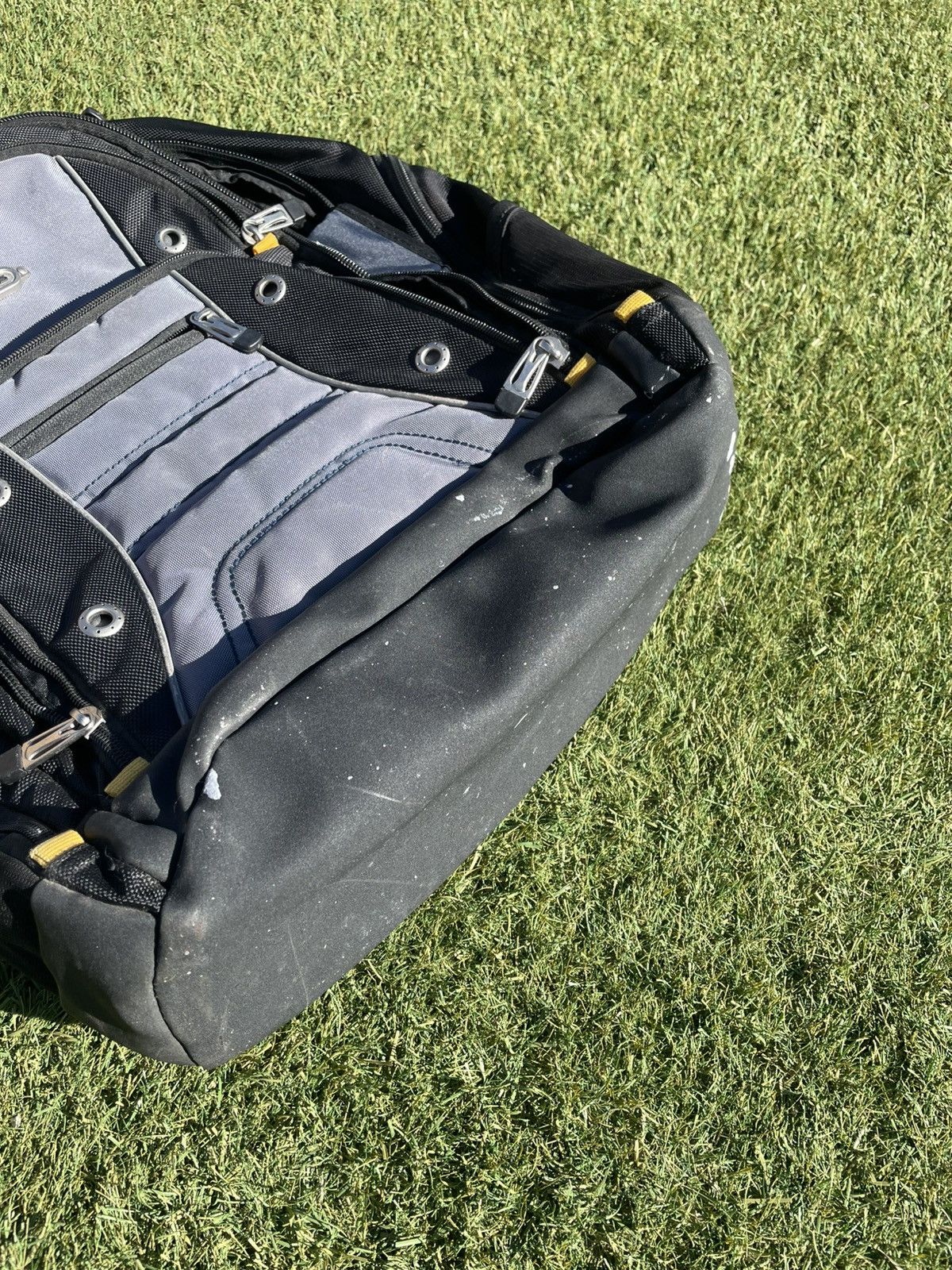 Other TARGUS Drifter II for 17" Laptop Backpack broken strap Size 30 - 3 Thumbnail