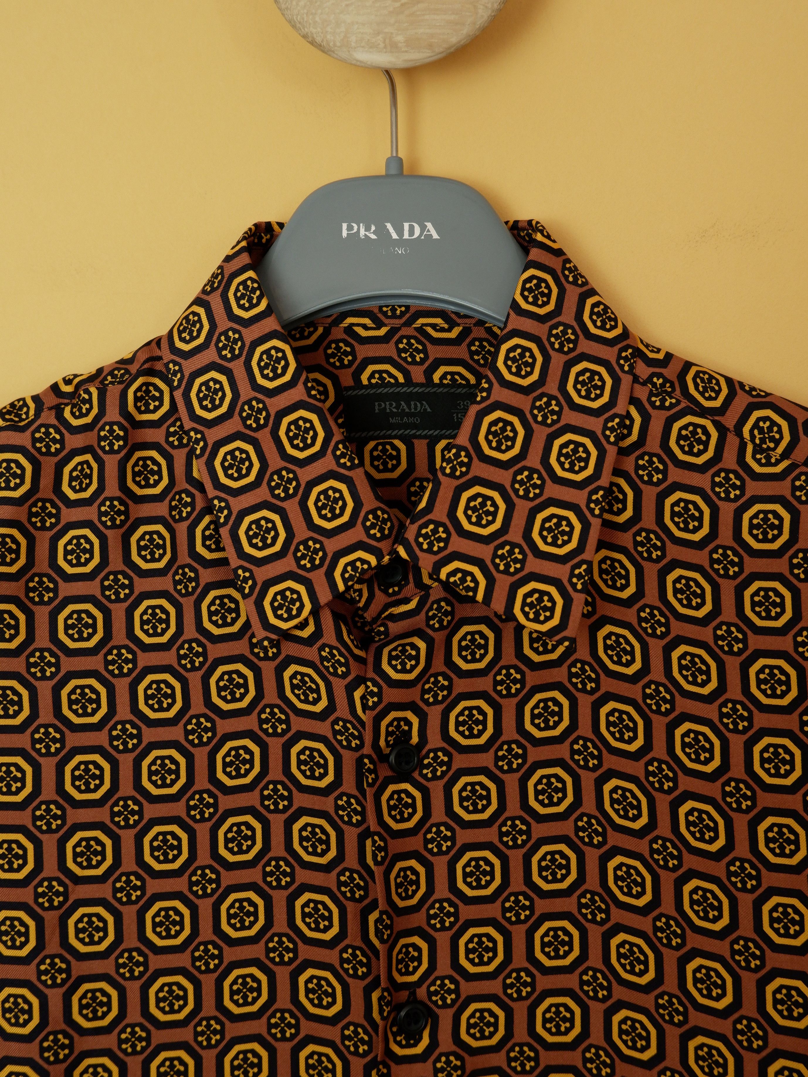 Prada Best price! Prada printed silk shirt SS12 Size US M / EU 48-50 / 2 - 2 Thumbnail