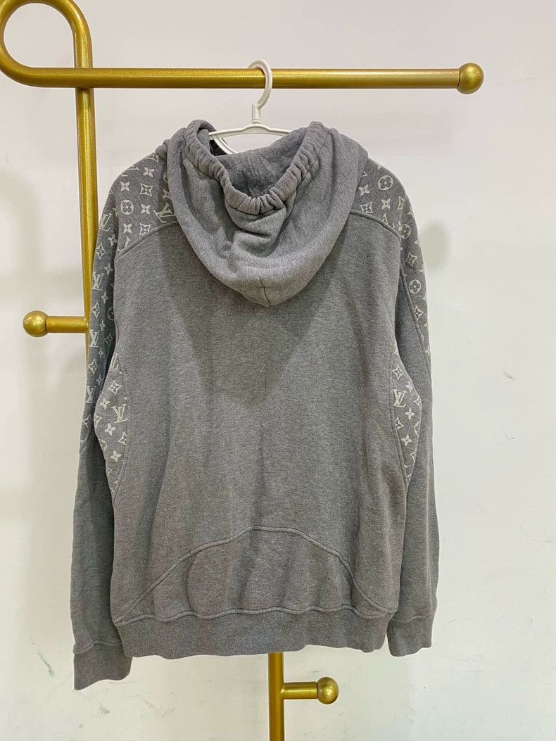 Louis Vuitton Louis Vuitton Grey presbyopic patchwork sweatshirt Size US L / EU 52-54 / 3 - 2 Thumbnail