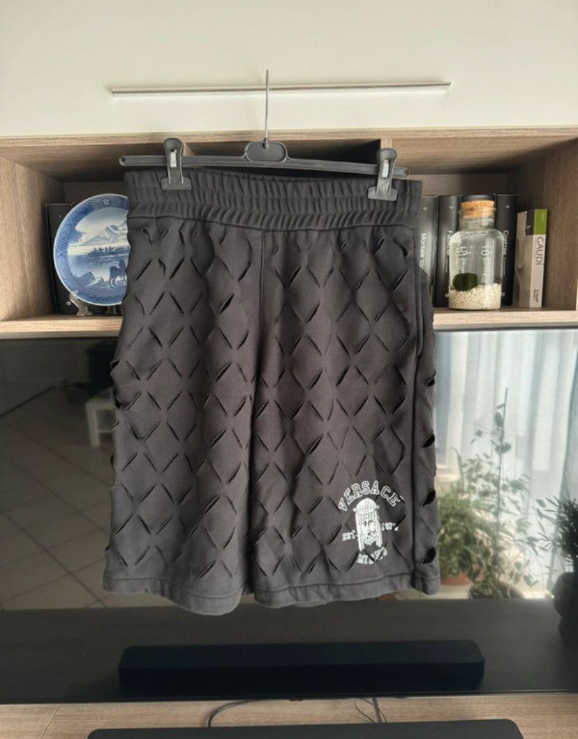 Versace Versace Black Shorts Size US 30 / EU 46 - 1 Thumbnail