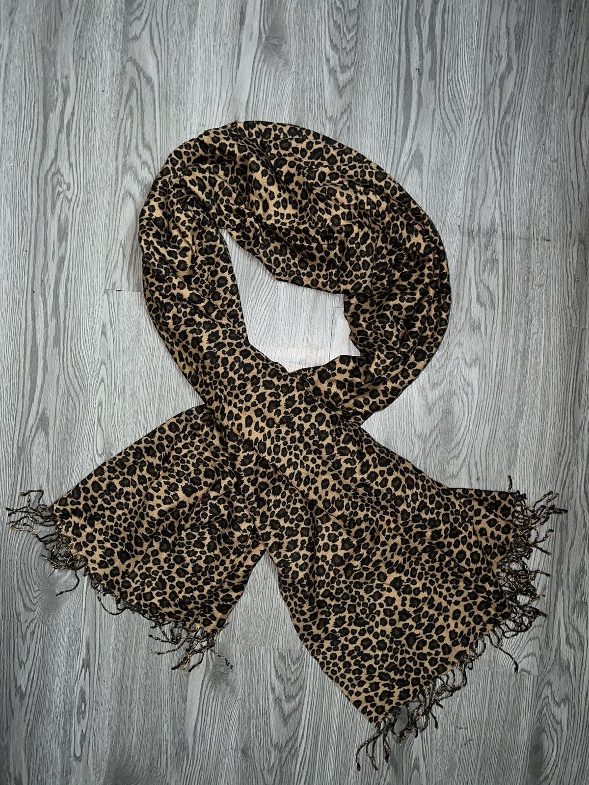 Japanese Brand Leopard print scarf 🐆 Size ONE SIZE - 2 Thumbnail