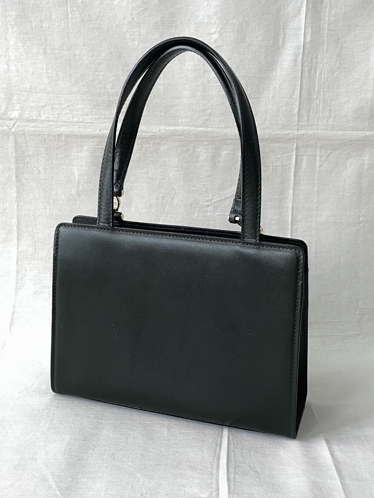 Etienne Aigner Vintage Aigner Black Leather Small Handbag Size ONE SIZE - 5 Thumbnail