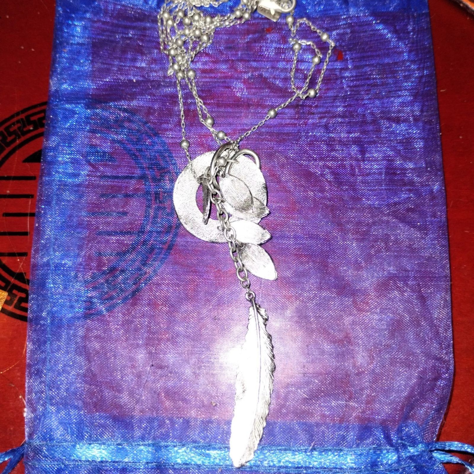 Vintage Beautiful vtg. silver feather necklace/gorgeous long chain Size ONE SIZE - 1 Thumbnail