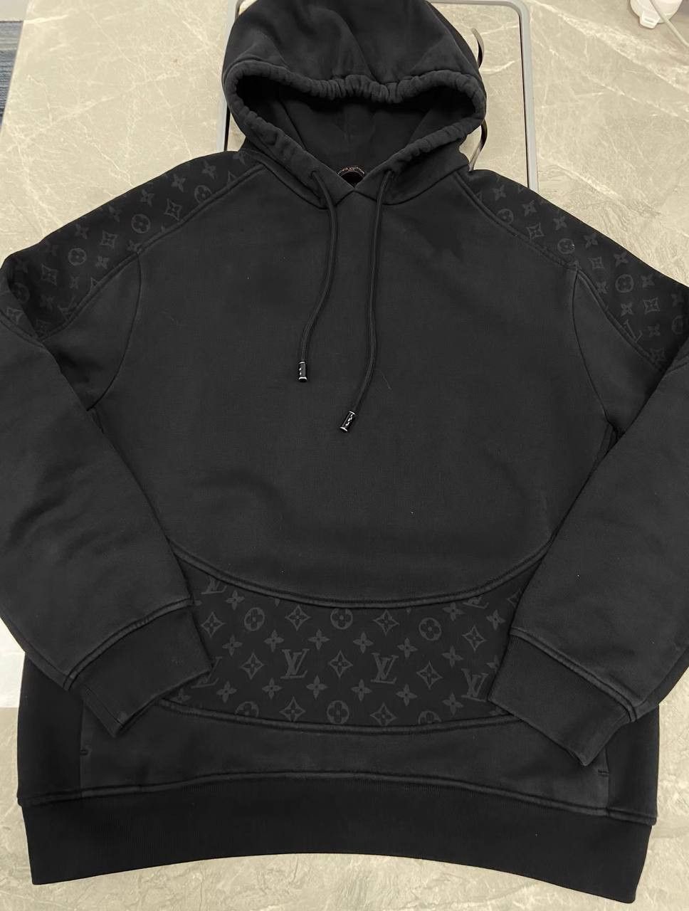 Louis Vuitton Selling this unisex LV hoodie Size US M / EU 48-50 / 2 - 1 Thumbnail