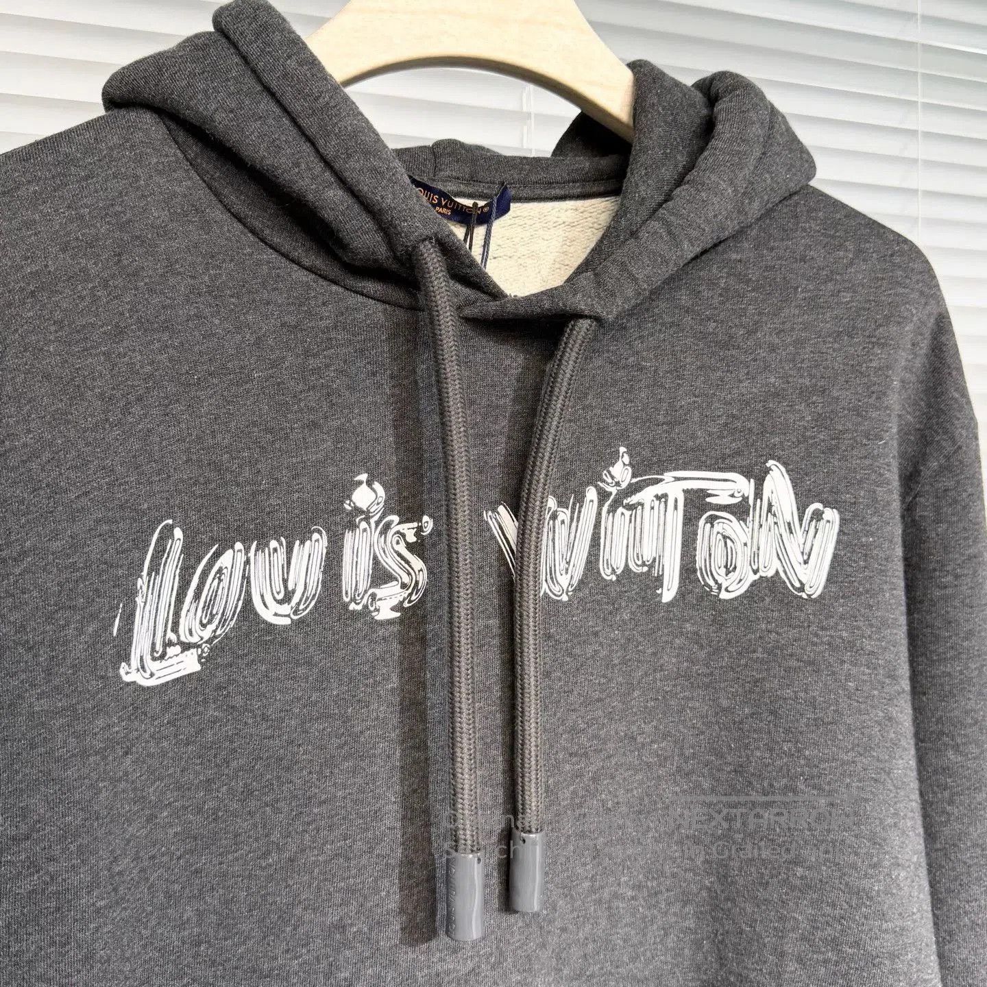 Louis Vuitton Louis Vuitton SS24 Graffiti Logo Hoodie. Size US XL / EU 56 / 4 - 3 Thumbnail