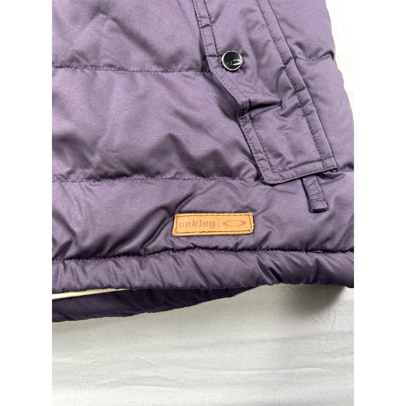 Oakley VINTAGE Oakley Vest Womens Small Purple Hooded Puffer Quilted Zip Pockets Insulated Size S / US 4 / IT 40 - 5 Thumbnail