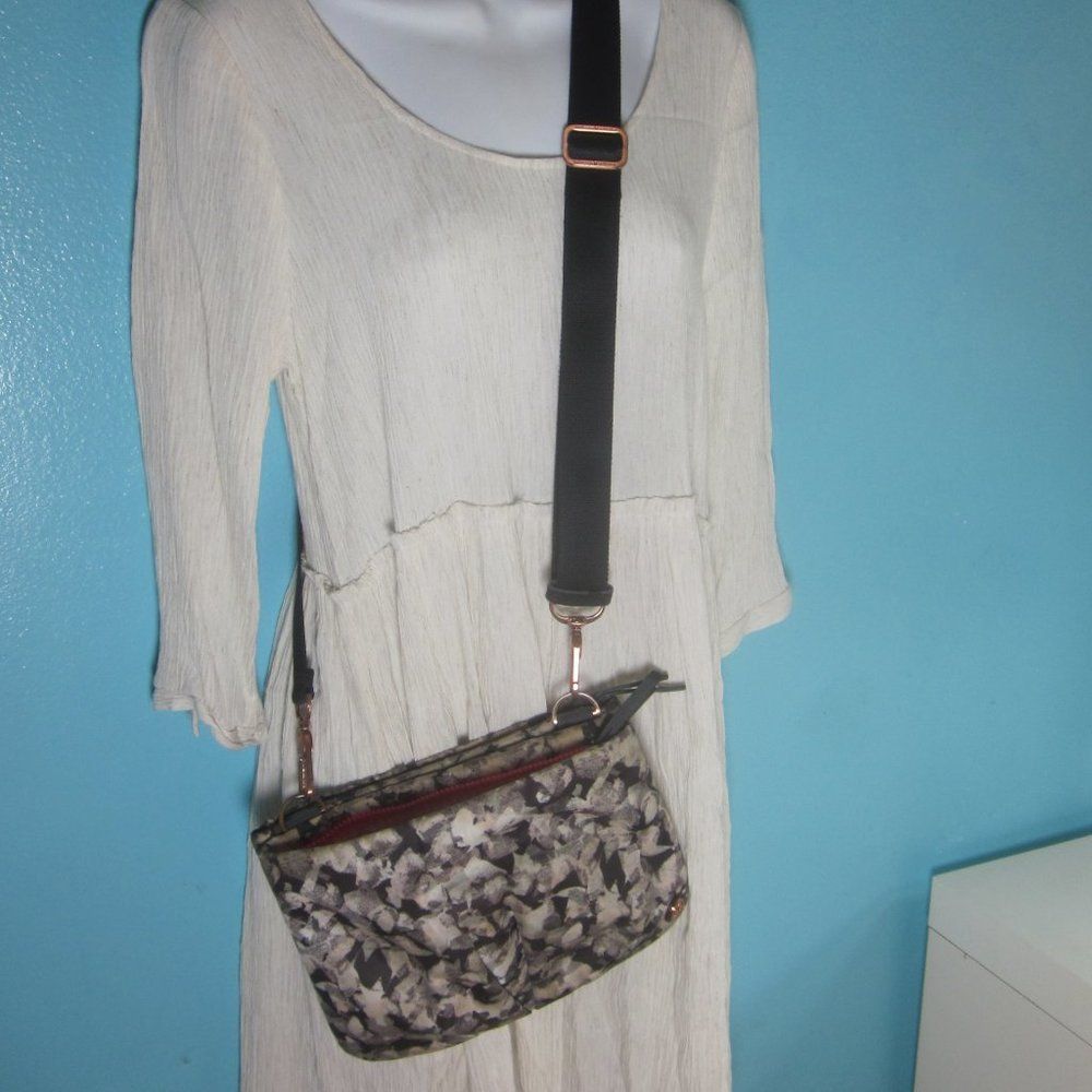 Lululemon Lululemon Hip to be Free Crossbody Bag Removable Strap "Myst Size ONE SIZE - 1 Thumbnail