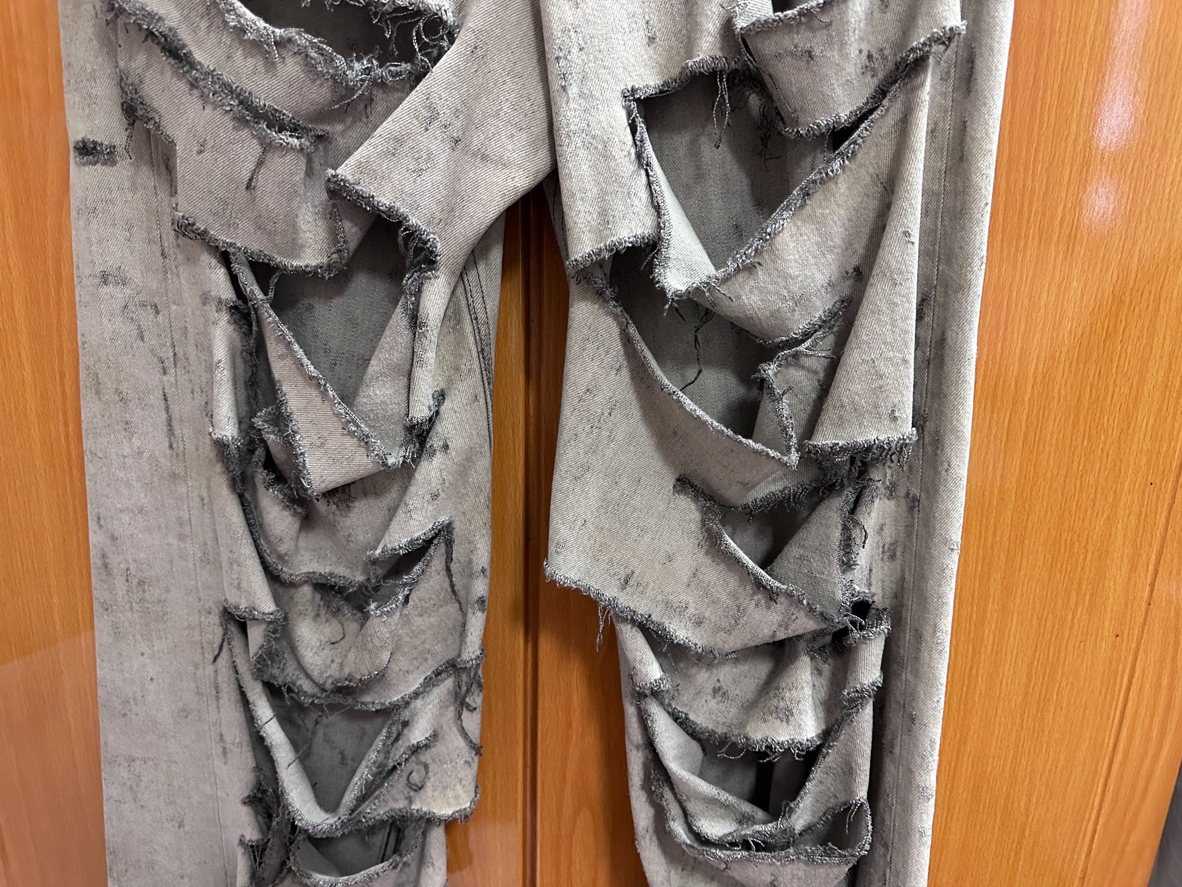 Balenciaga Balenciaga 22SS Super Destroyed Jeans in Light Grey Size US 32 / EU 48 - 7 Thumbnail
